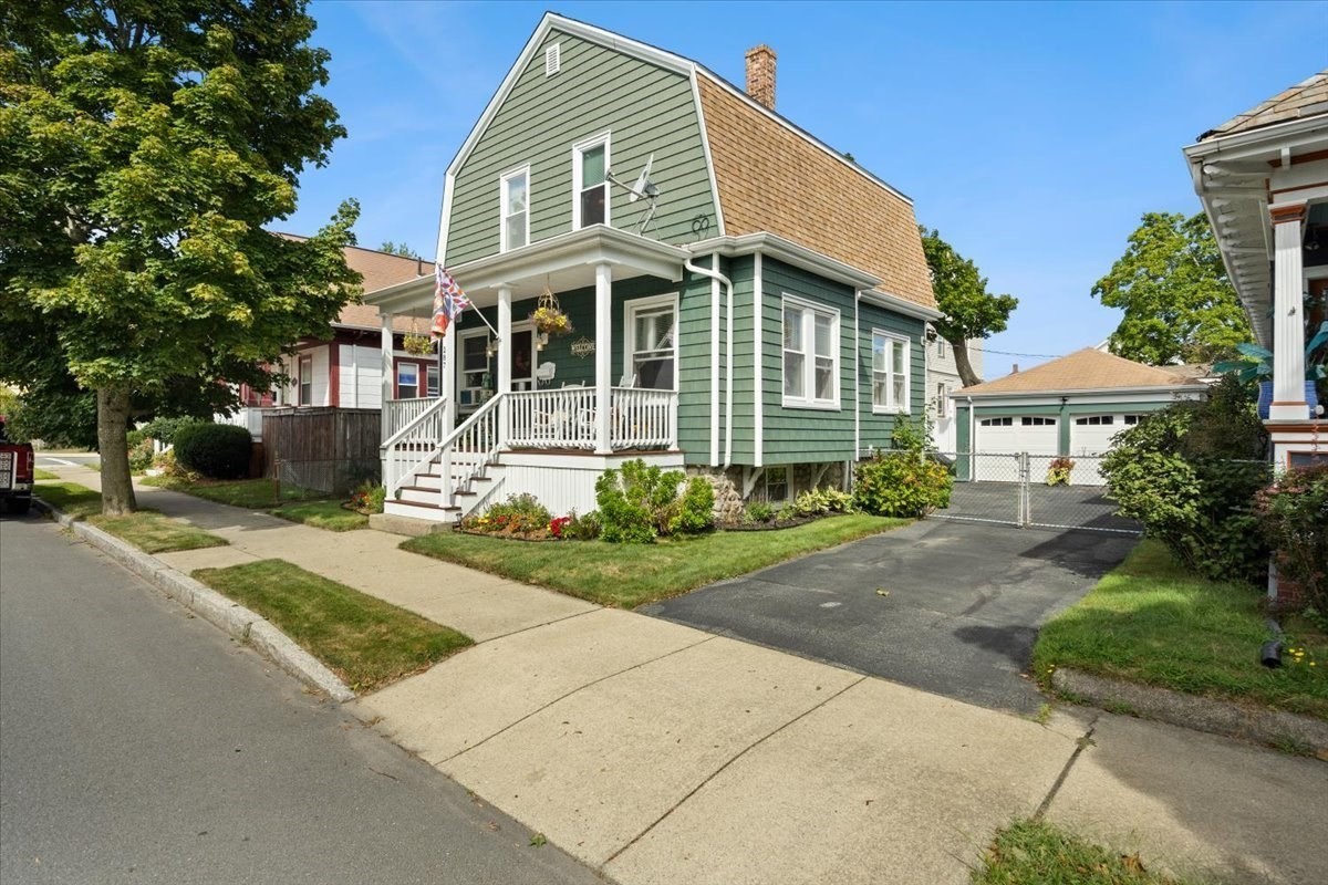 287 Wood St Property Photo 4