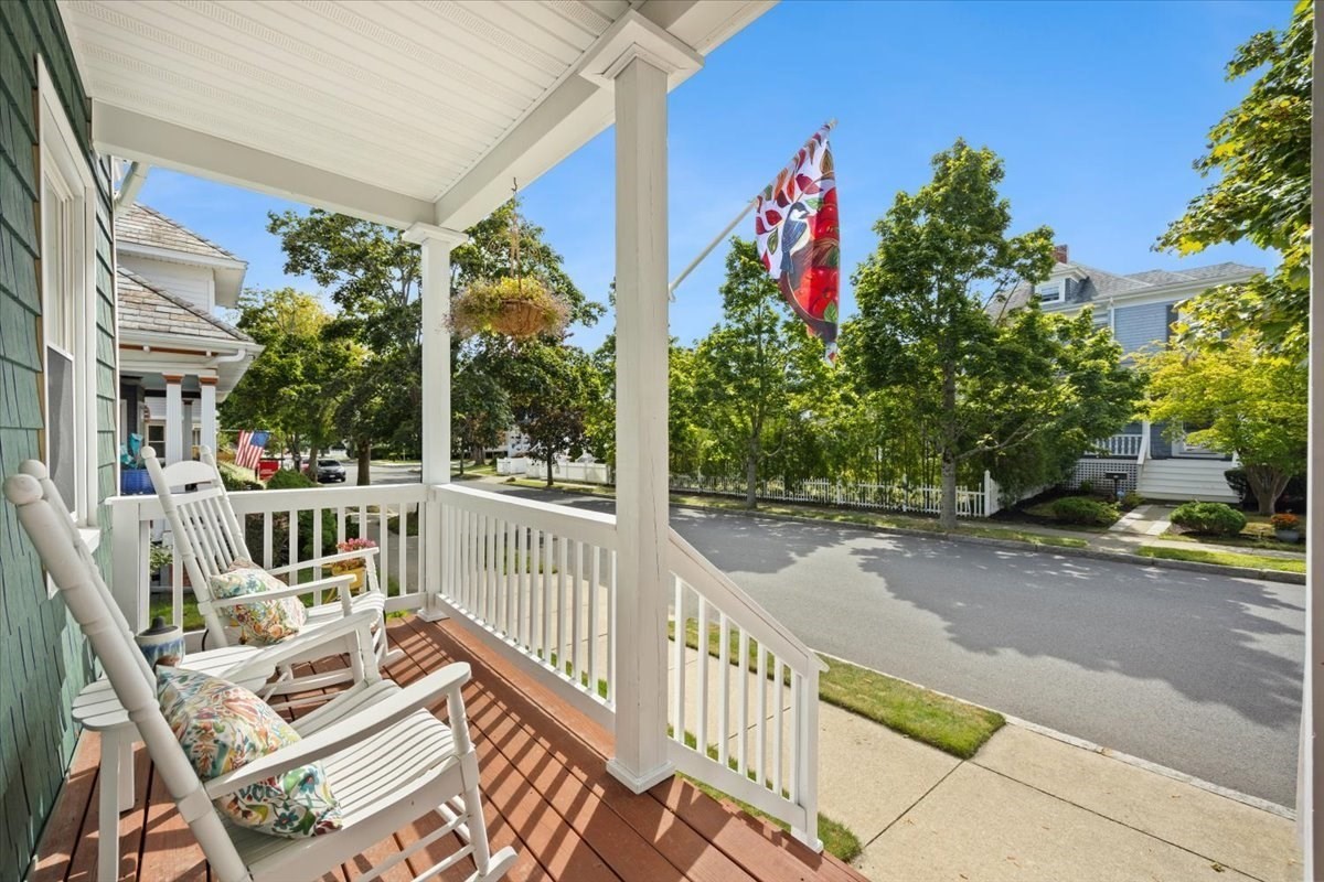 287 Wood St Property Photo 6