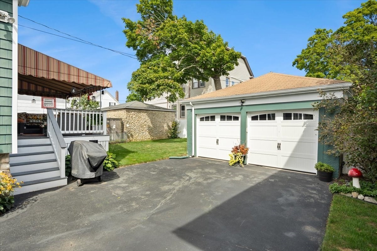 287 Wood St Property Photo 7