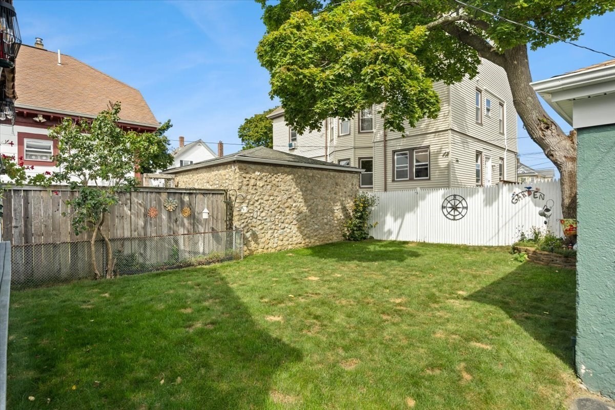 287 Wood St Property Photo 9