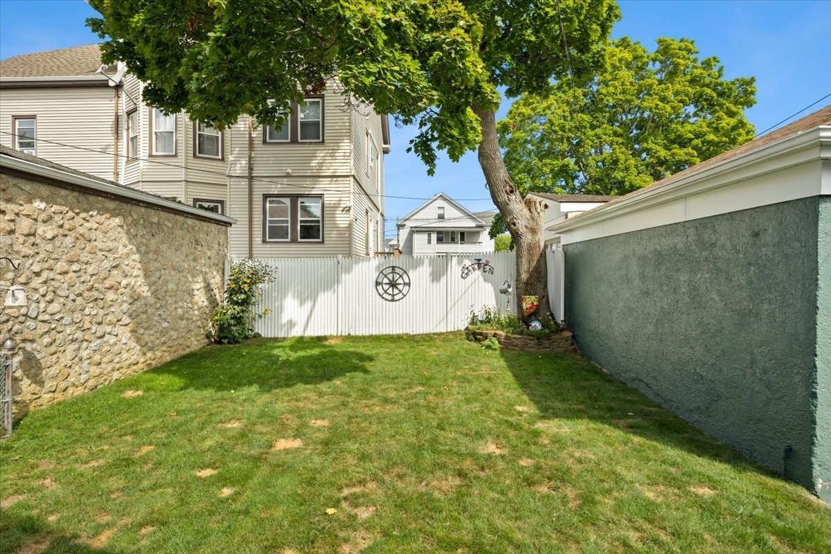 287 Wood St Property Photo 10