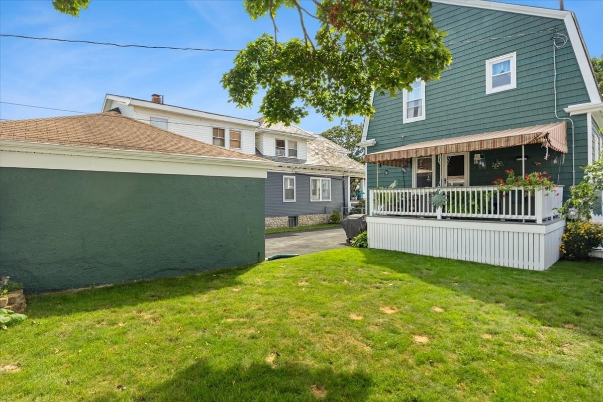287 Wood St Property Photo 11