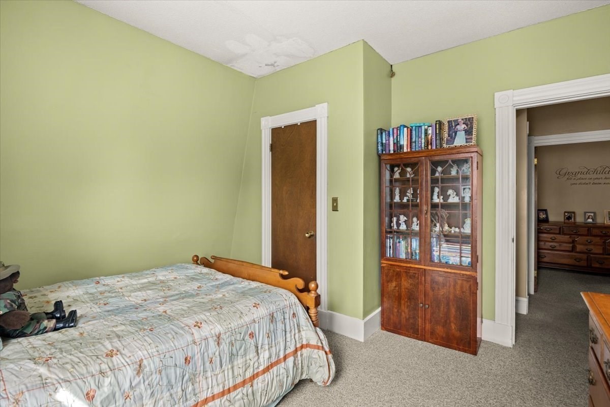 287 Wood St Property Photo 30