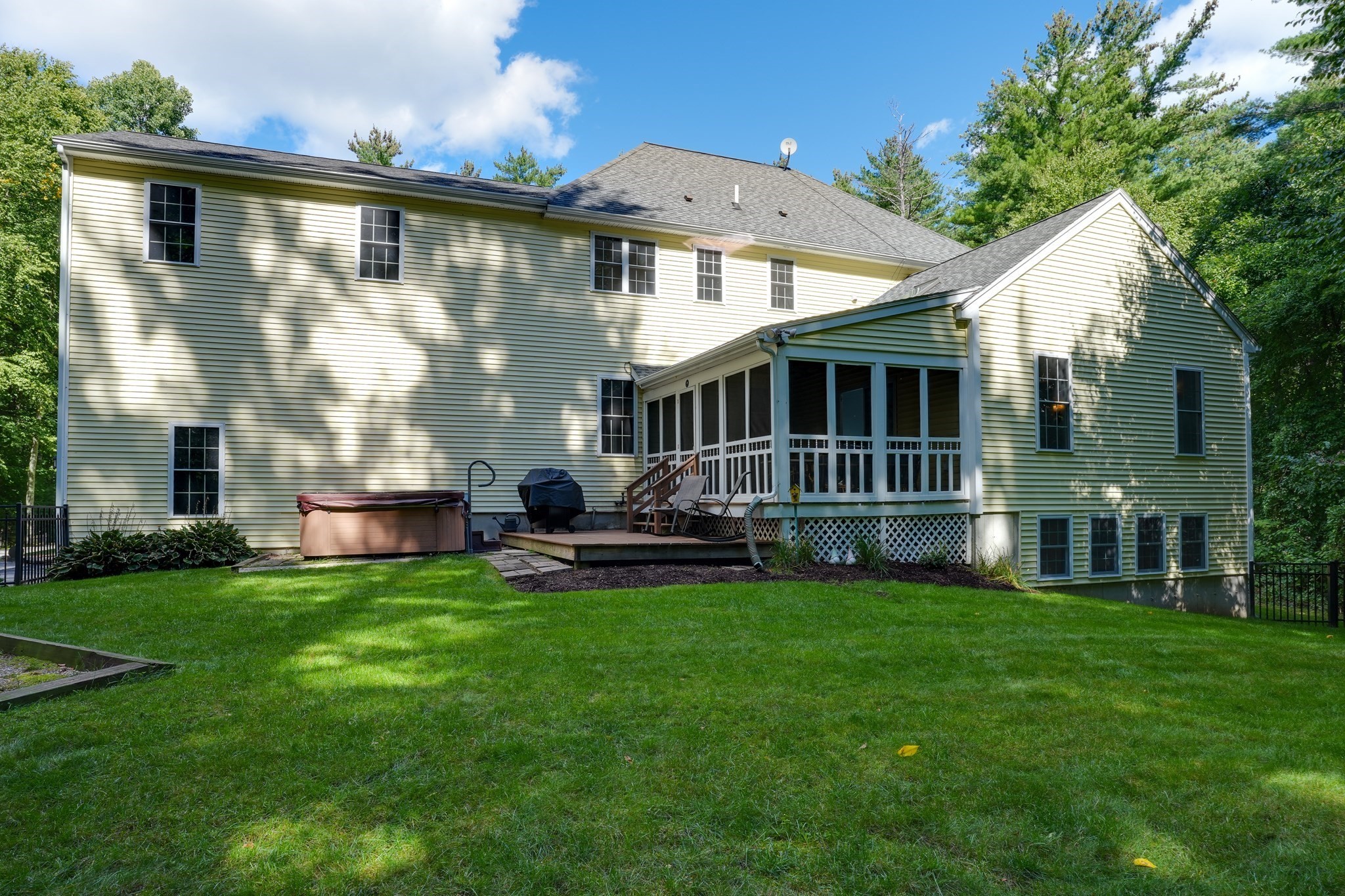 51 Danforth Ln Property Photo 2