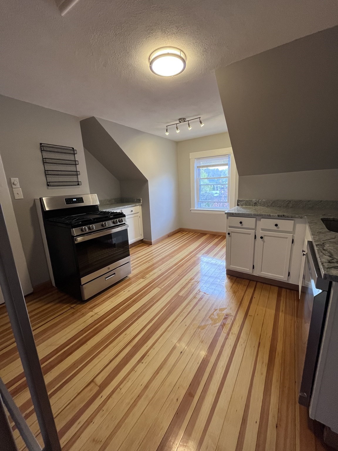 49 Phillips Ave # 3 Property Photo 5