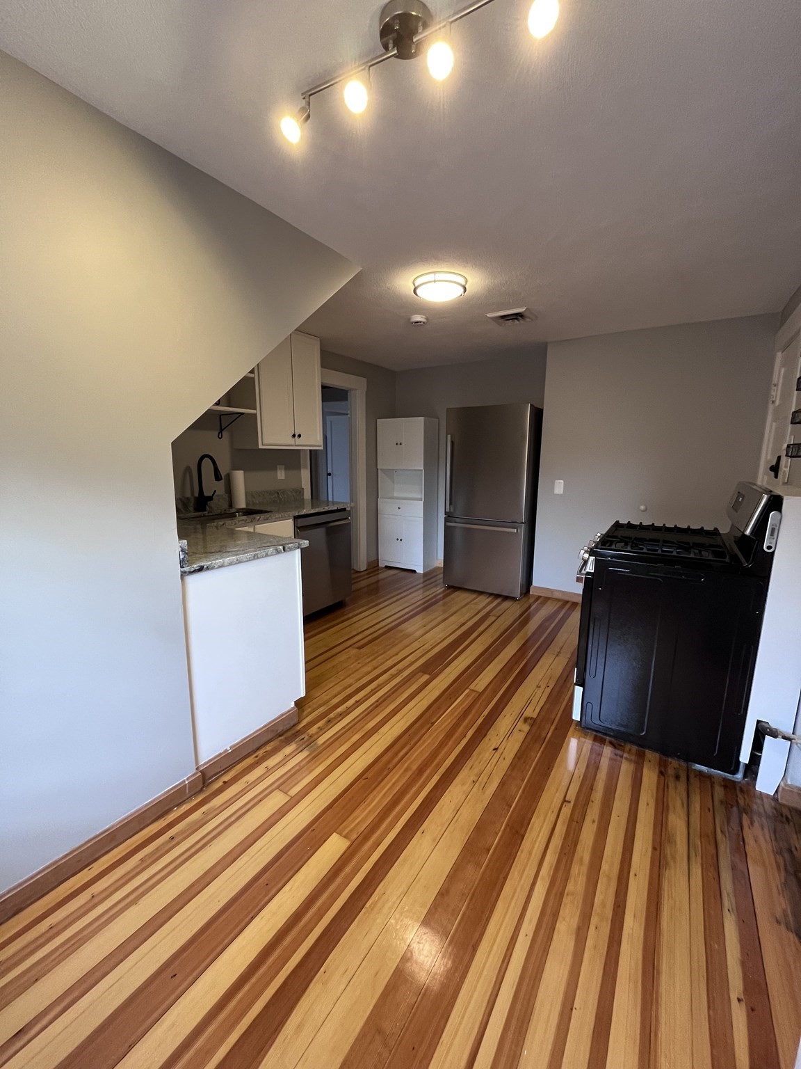 49 Phillips Ave # 3 Property Photo 15