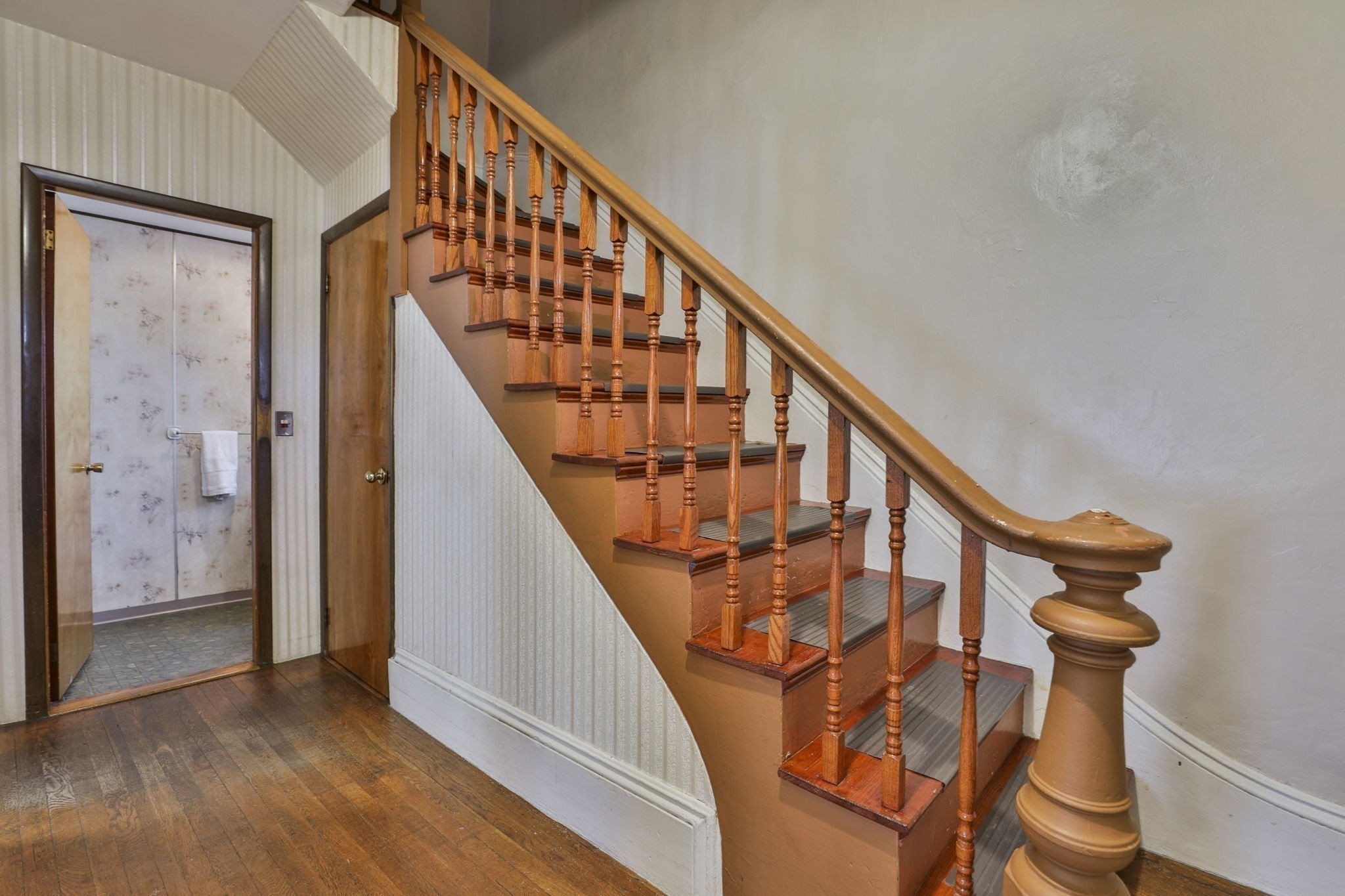 102 Kirtland St Property Photo 2