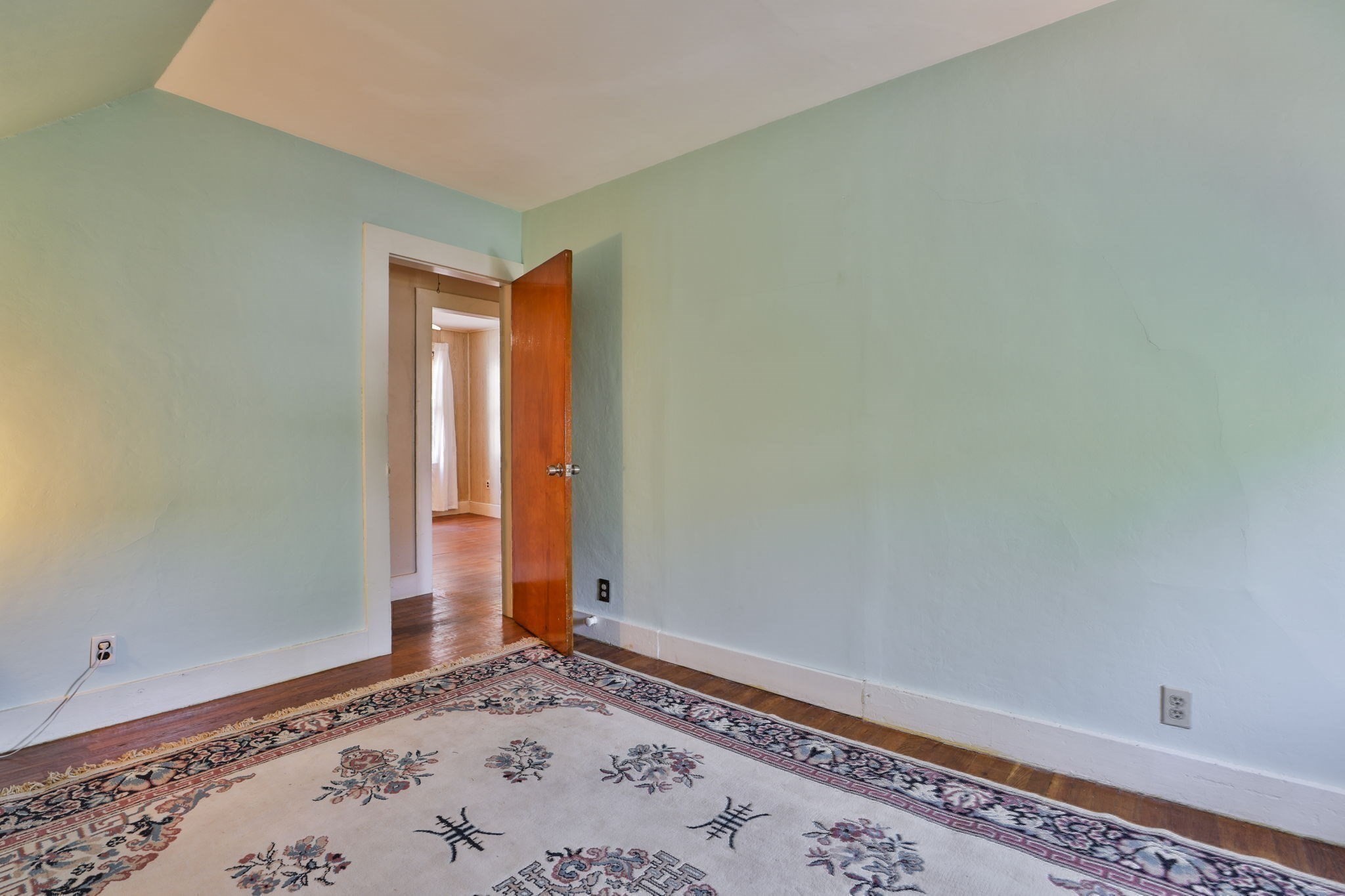 102 Kirtland St Property Photo 32