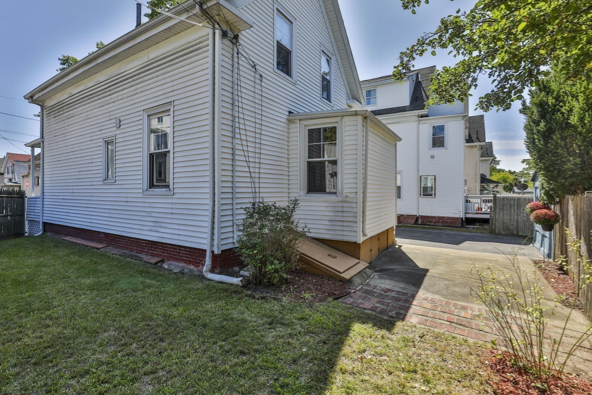102 Kirtland St Property Photo 36