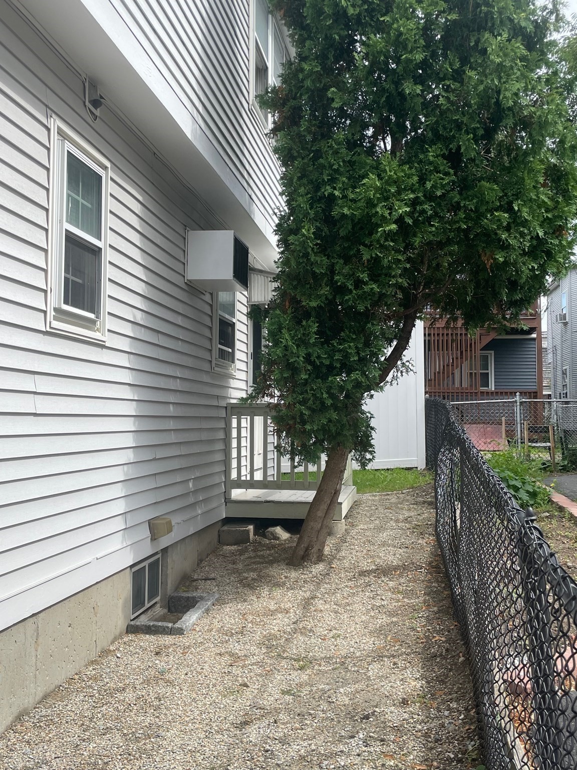 18 Suffolk St Property Photo 4