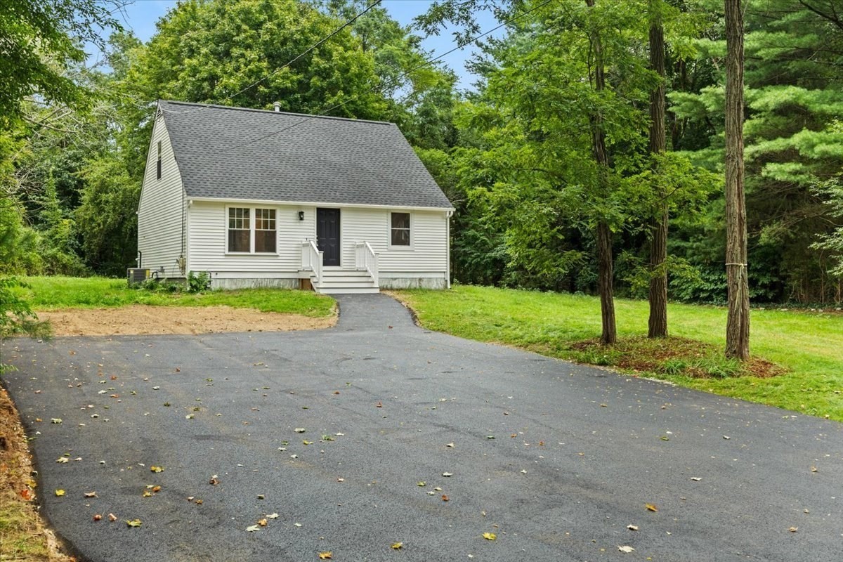 1088 Middleboro Ave Property Photo 3