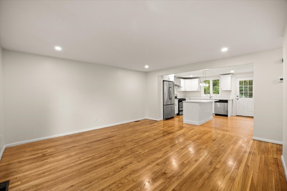1088 Middleboro Ave Property Photo 4