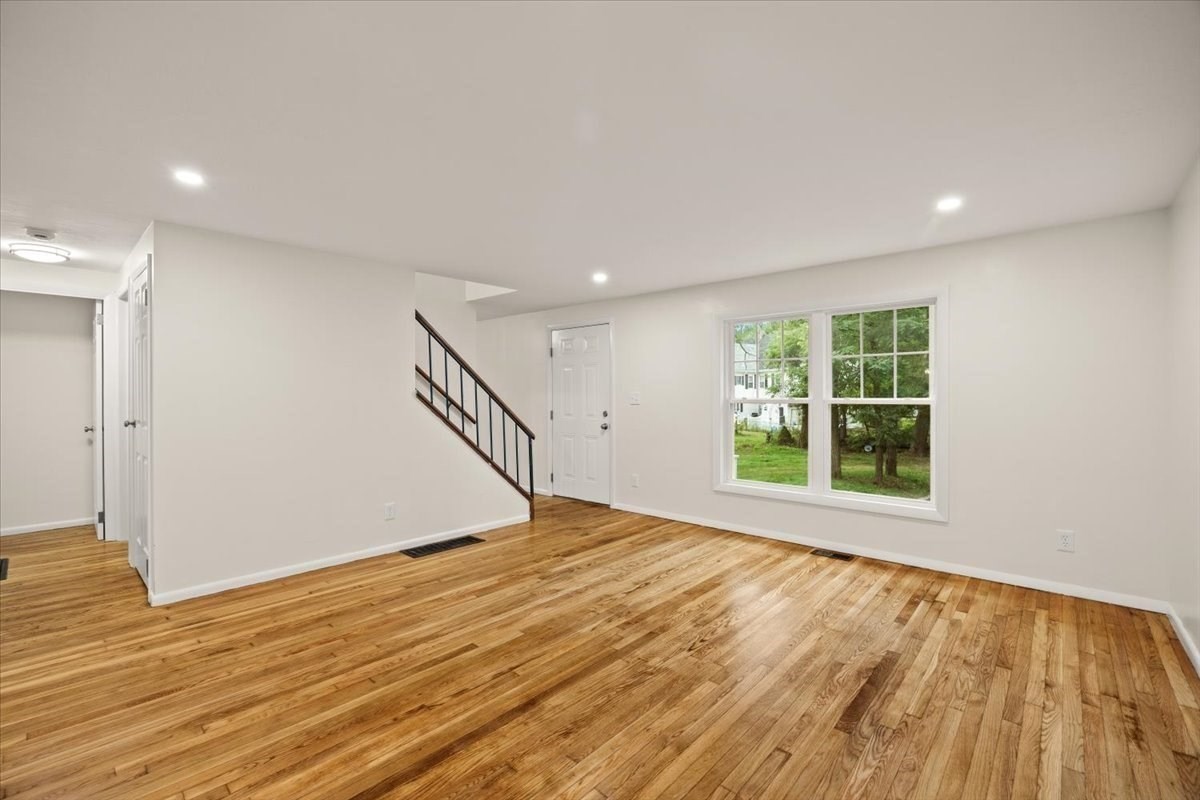 1088 Middleboro Ave Property Photo 8