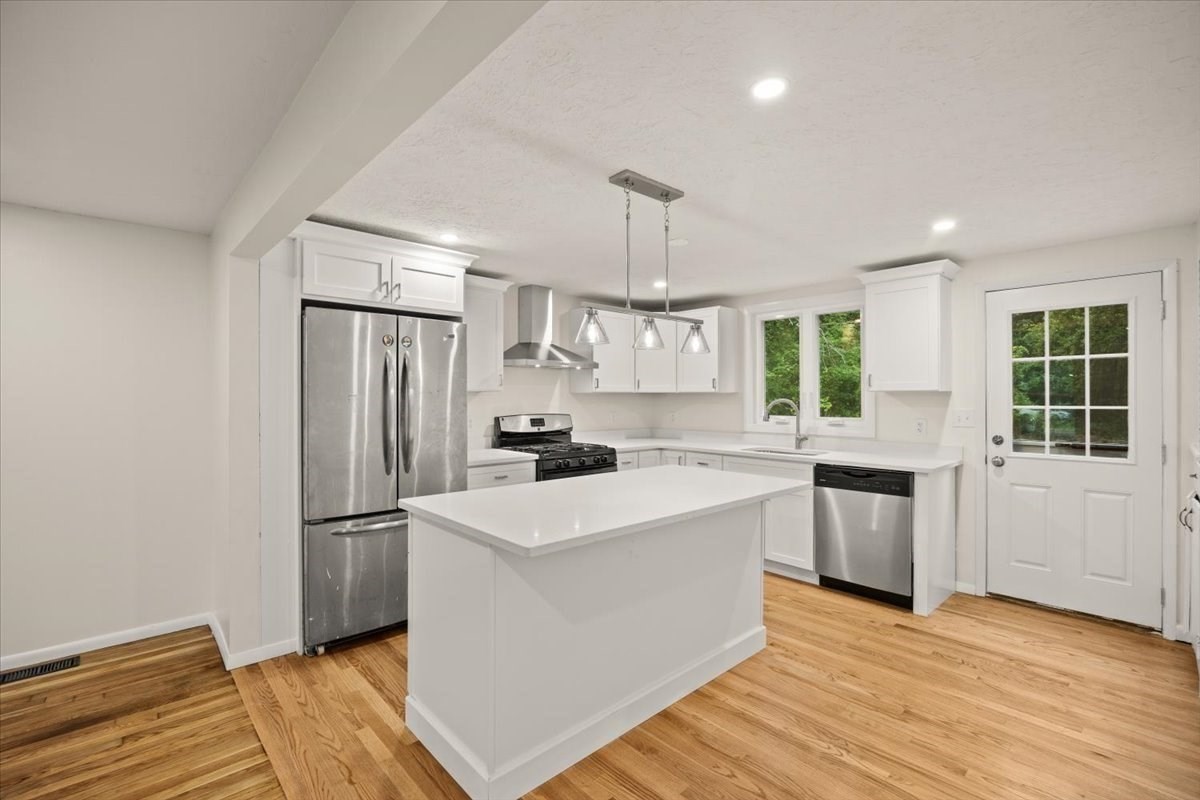 1088 Middleboro Ave Property Photo 12