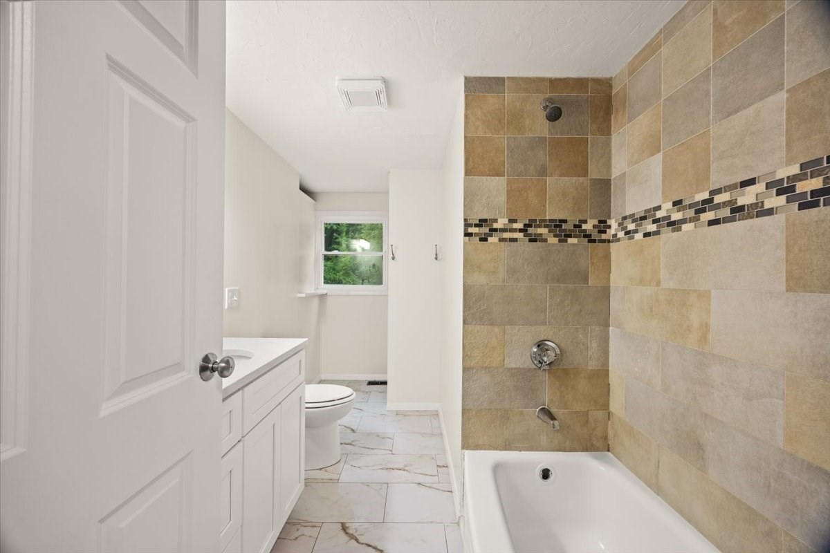 1088 Middleboro Ave Property Photo 14