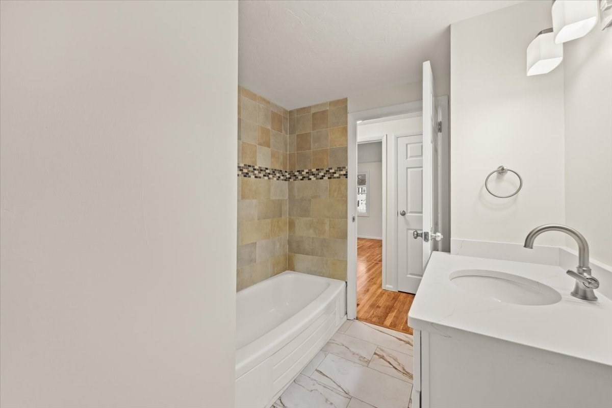 1088 Middleboro Ave Property Photo 15