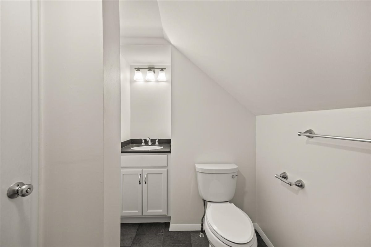 1088 Middleboro Ave Property Photo 25