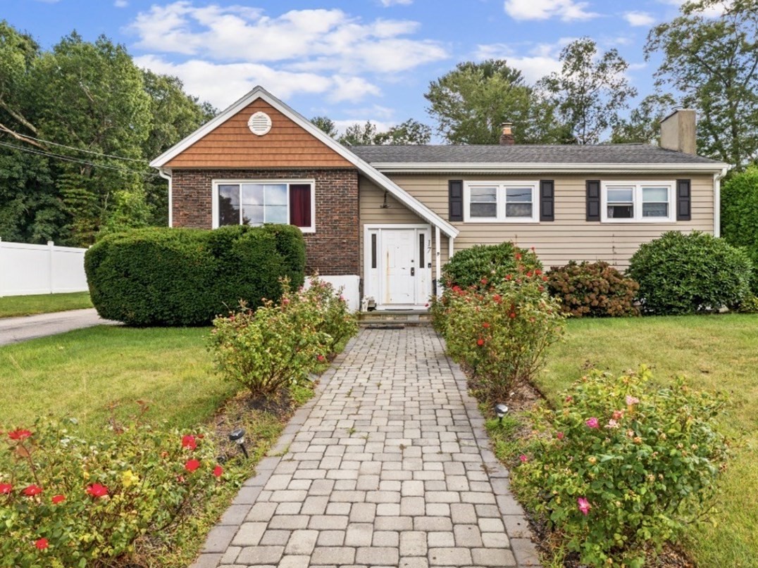 17 Acorn Dr Property Photo 1