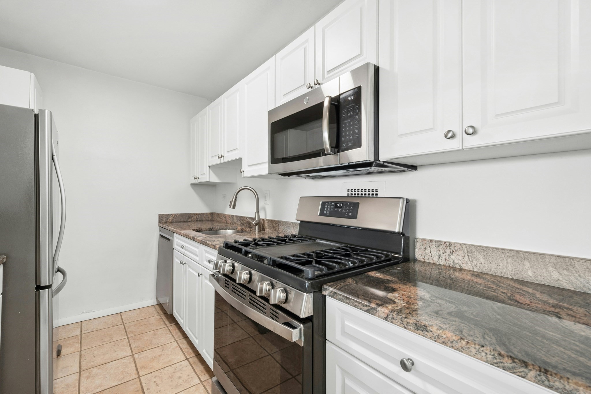 8 Whittier Pl # 11k Property Photo 7