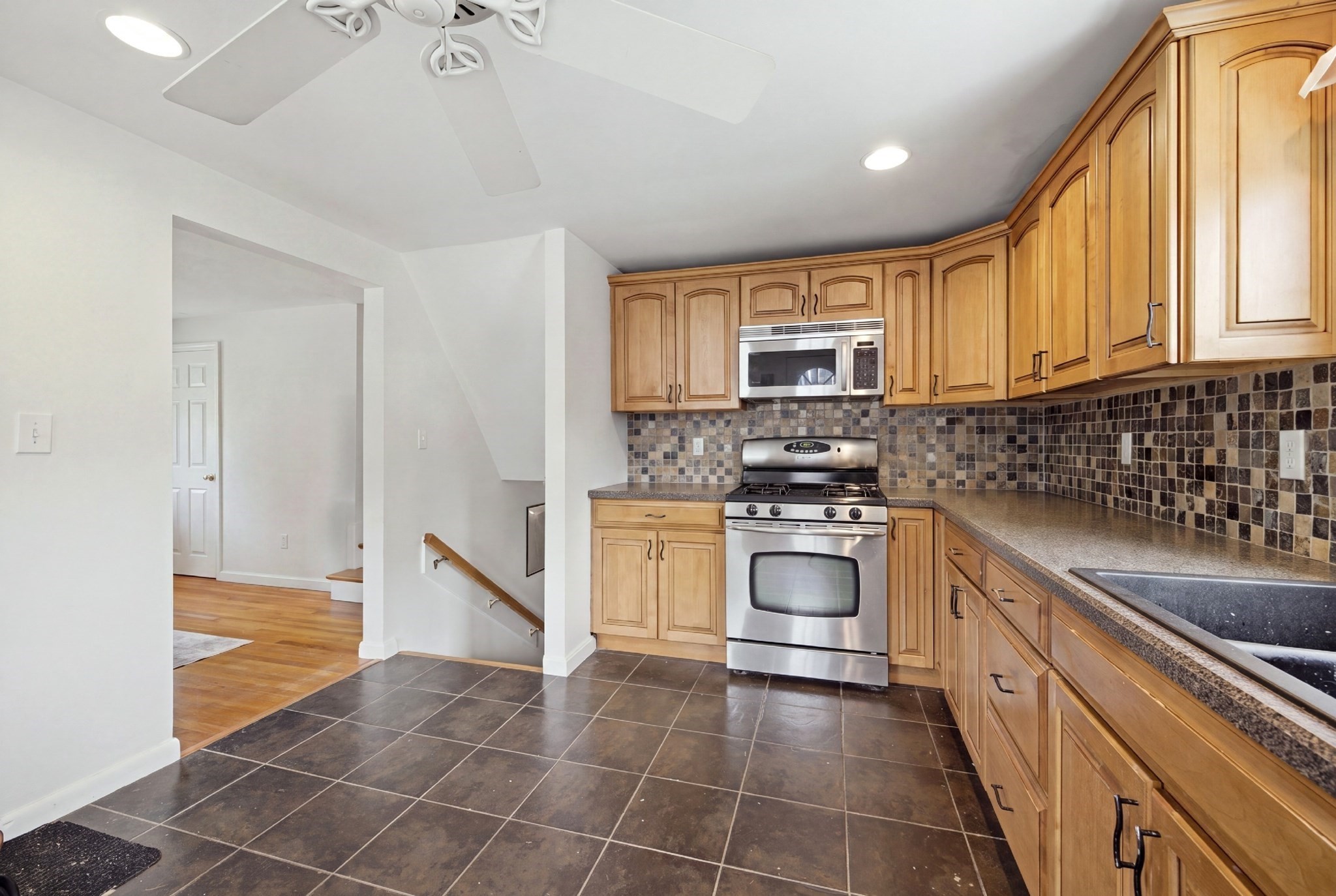 180 River St Property Photo 6