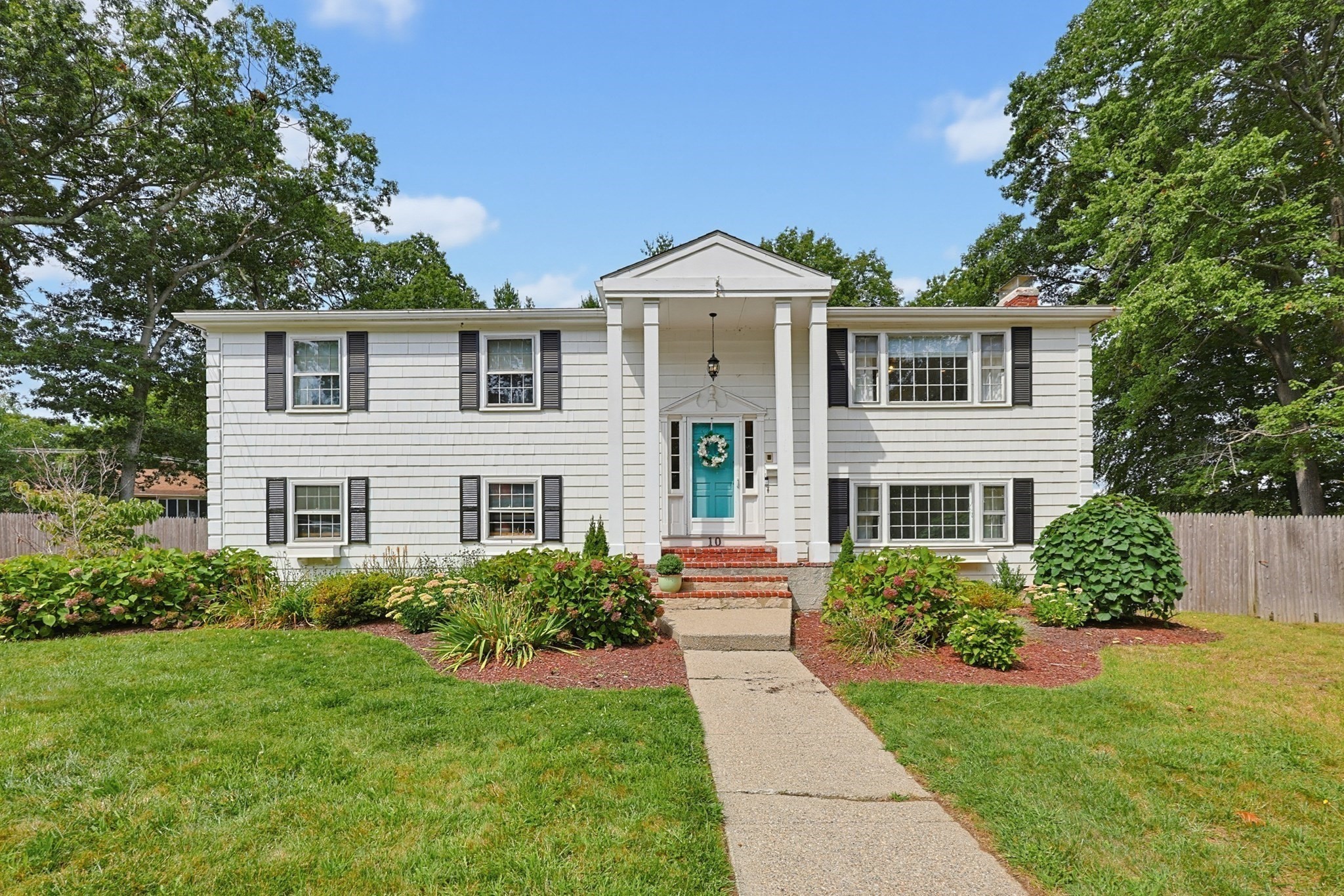 10 Howe Circle Property Photo 1