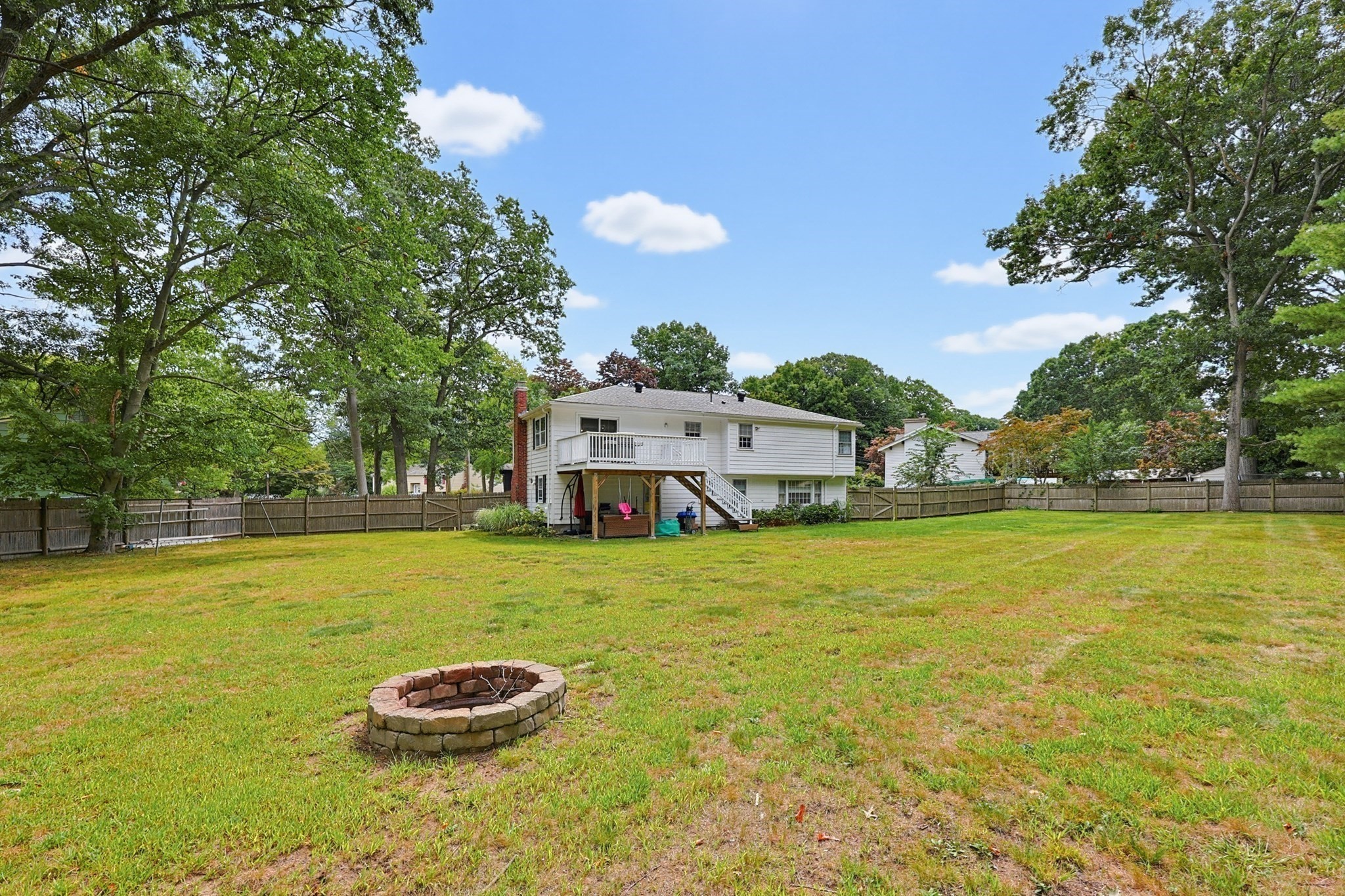 10 Howe Circle Property Photo 39