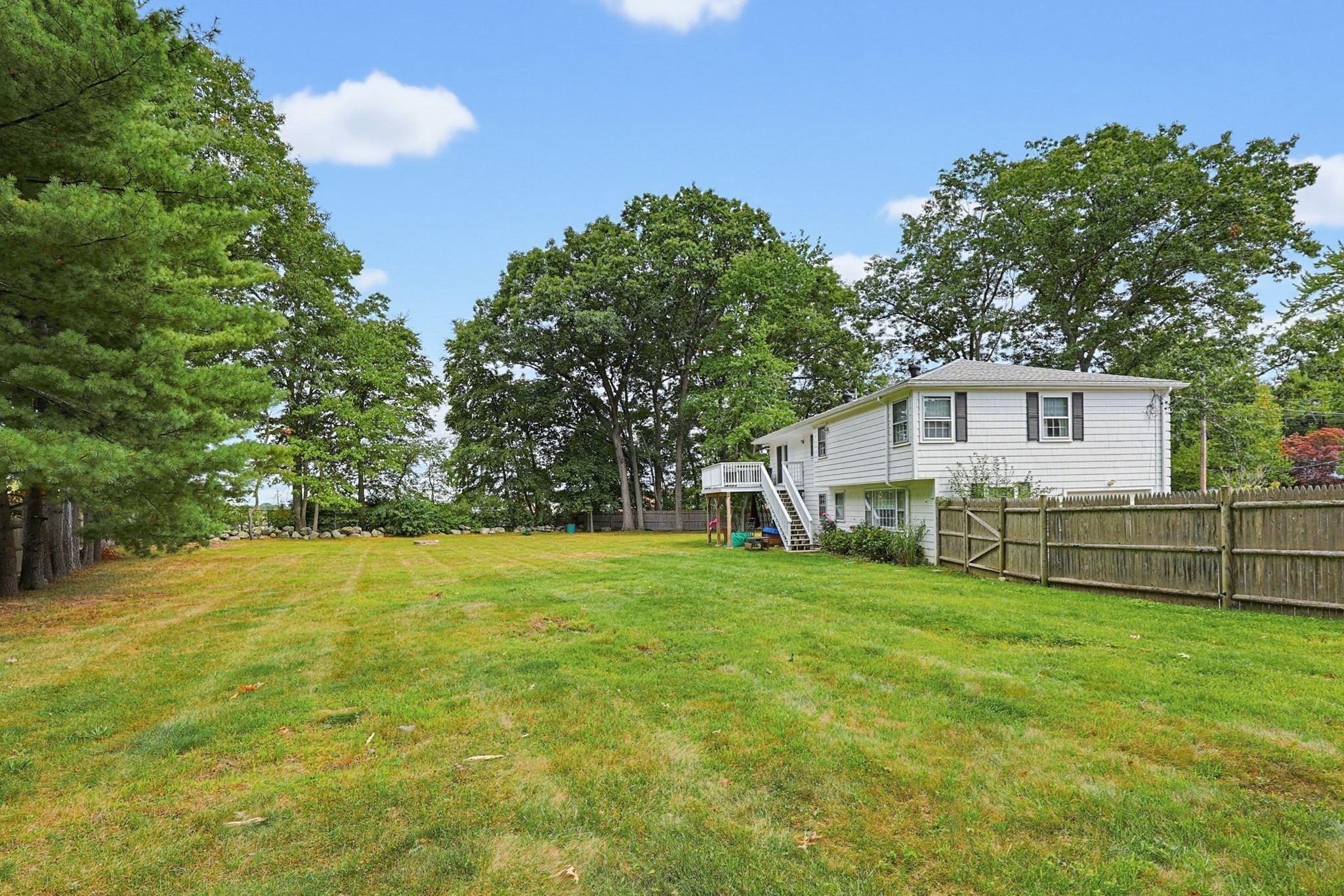 10 Howe Circle Property Photo 41