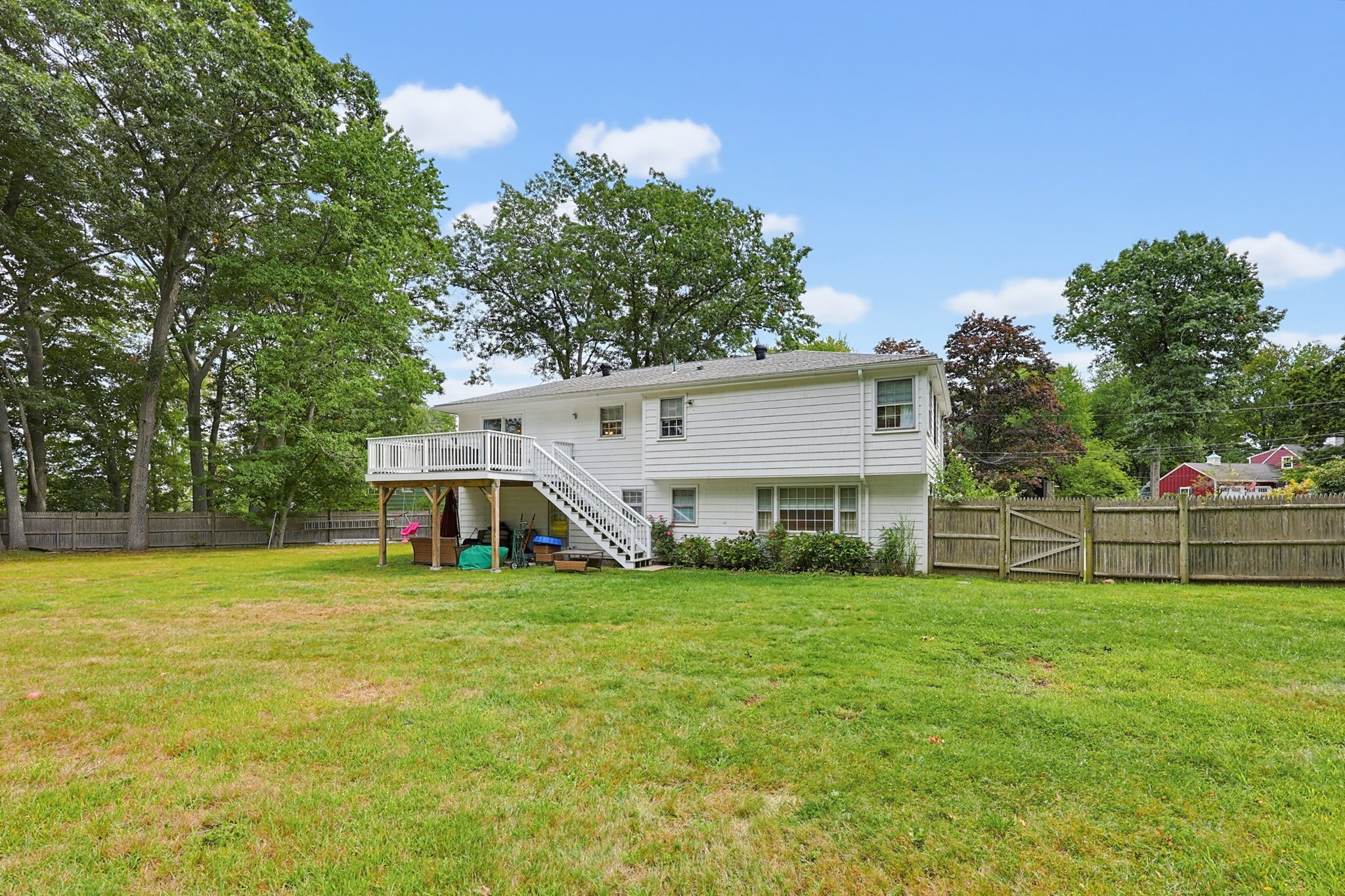 10 Howe Circle Property Photo 42