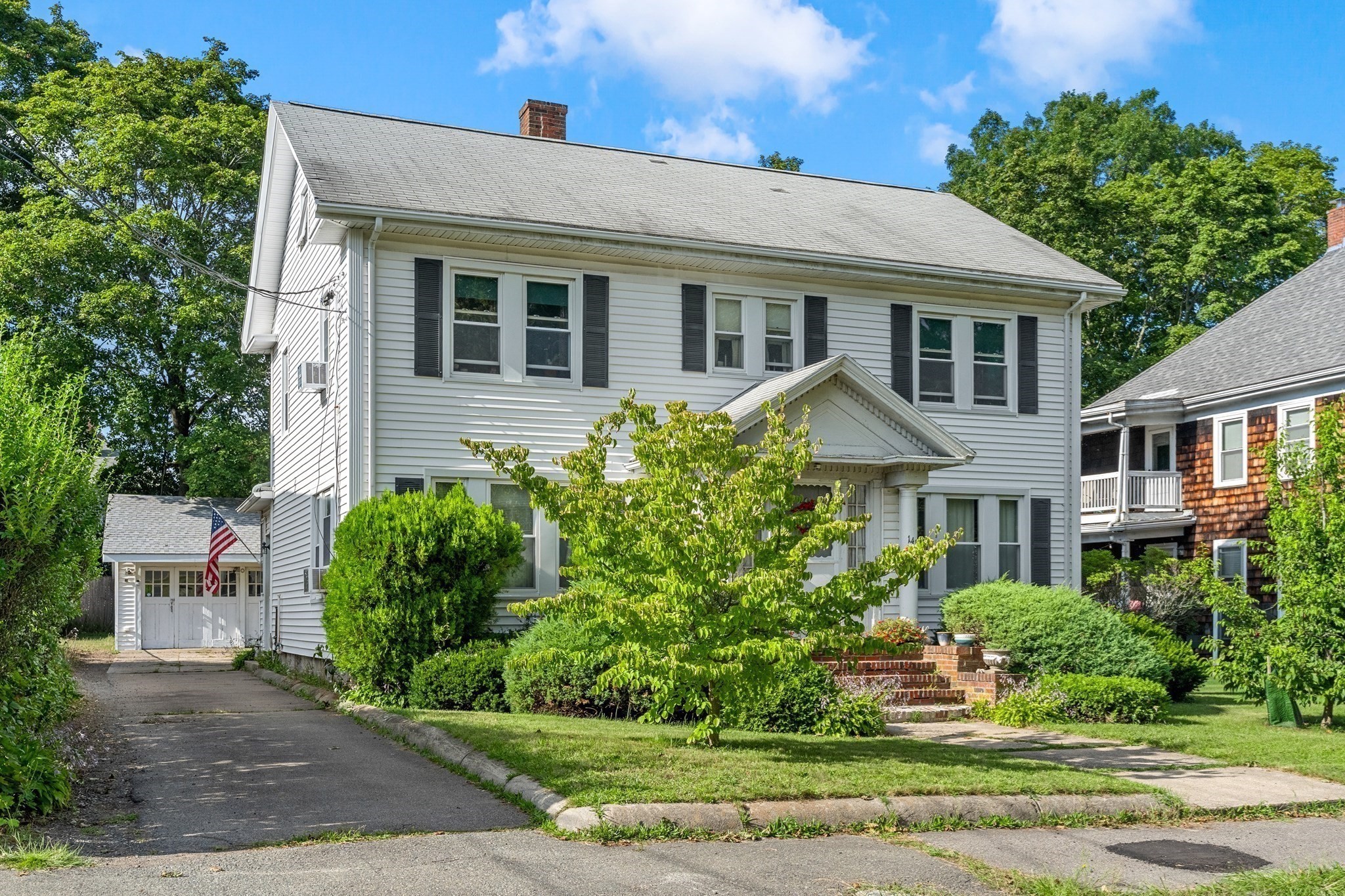 141 Brookside Ave Property Photo 2
