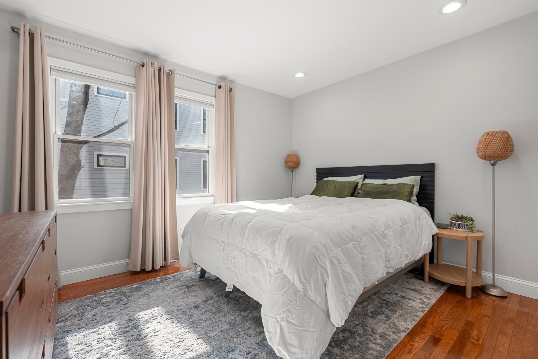 78 Rossmore Property Photo 3