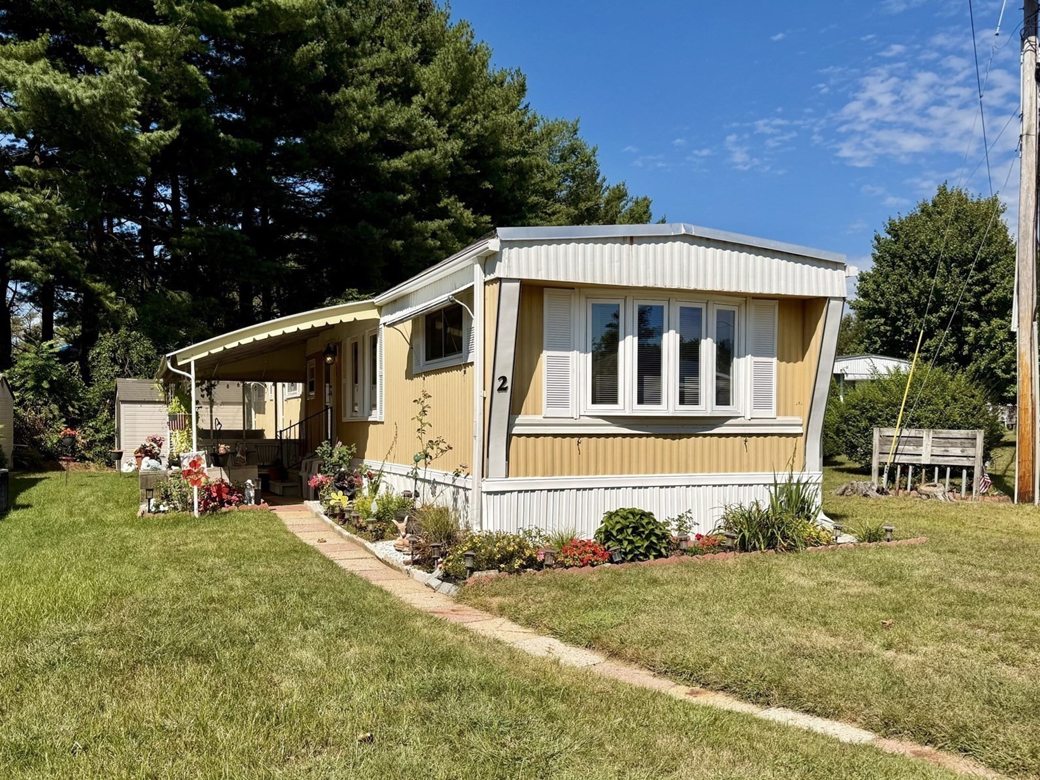735 Memorial Dr # 2 Property Photo 1