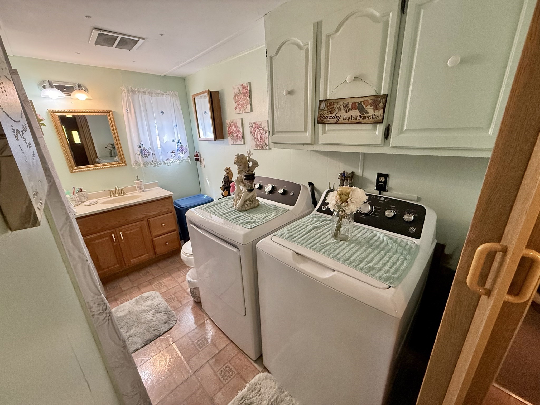 735 Memorial Dr # 2 Property Photo 10