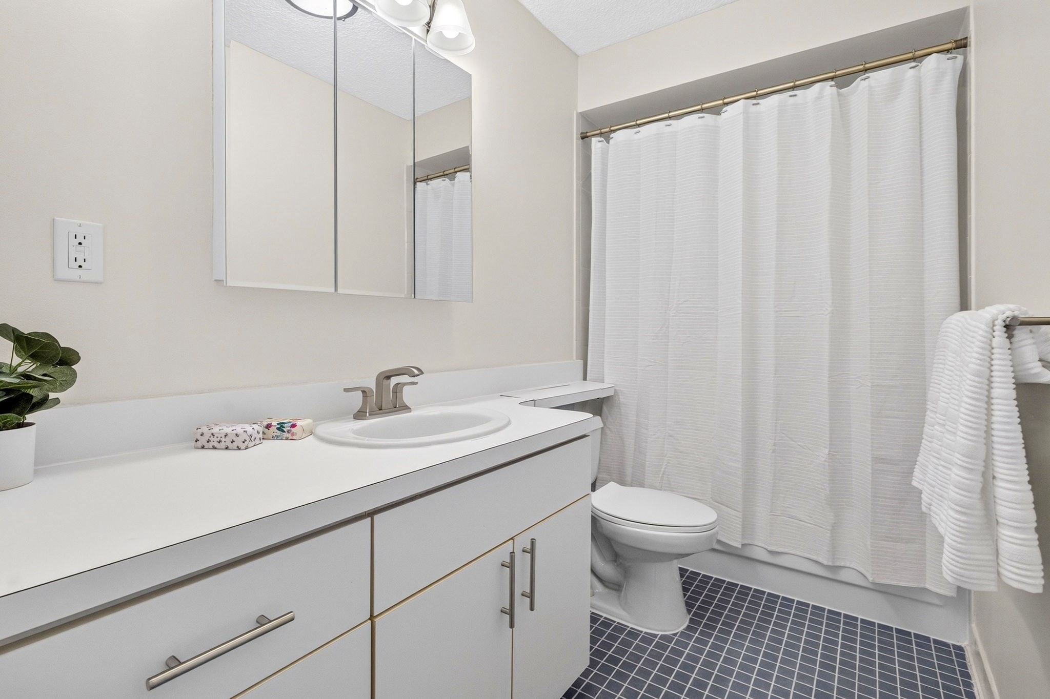 33 Pond Ave # 609 Property Photo 7