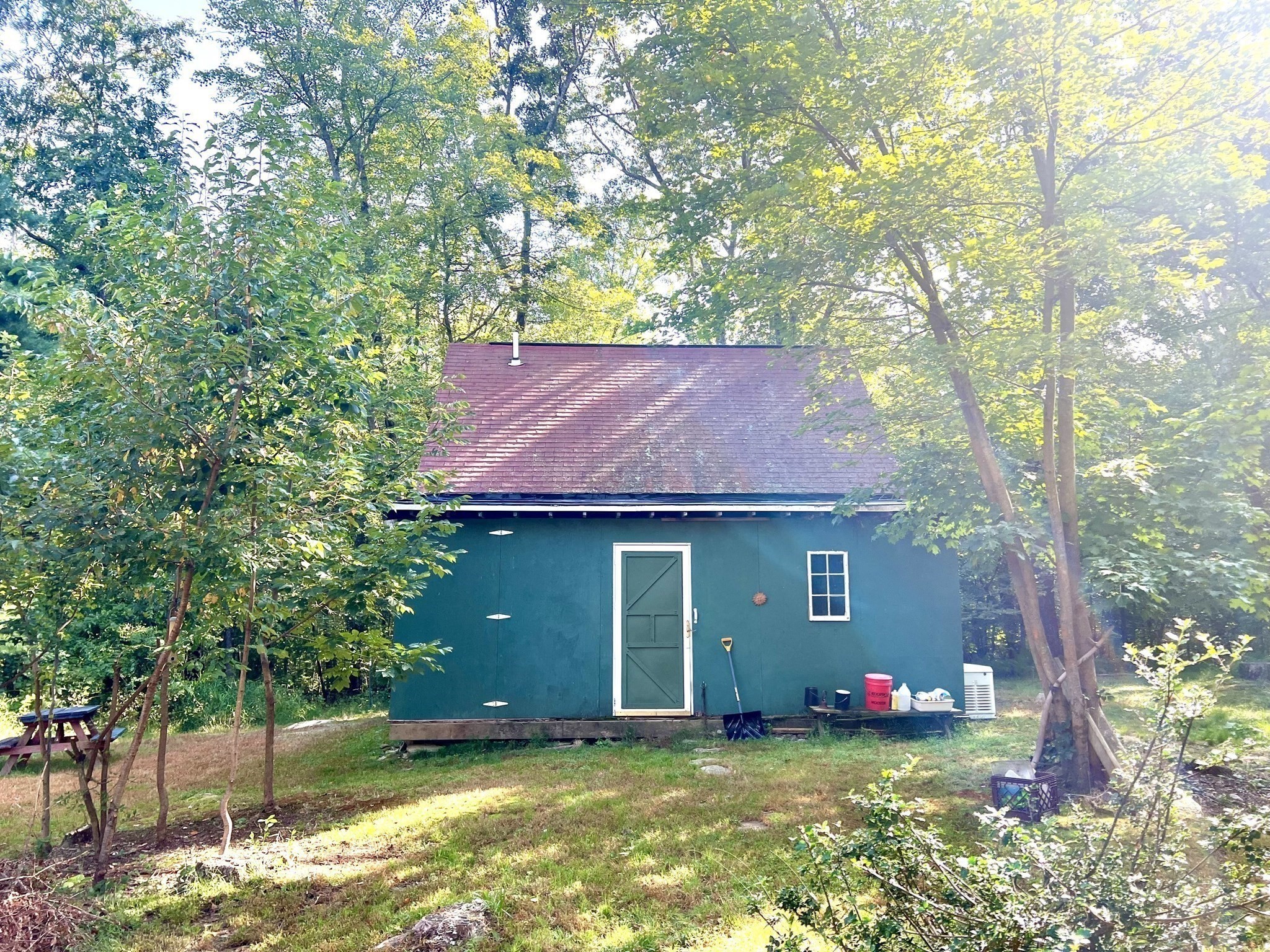 296 Yew St Property Photo 4