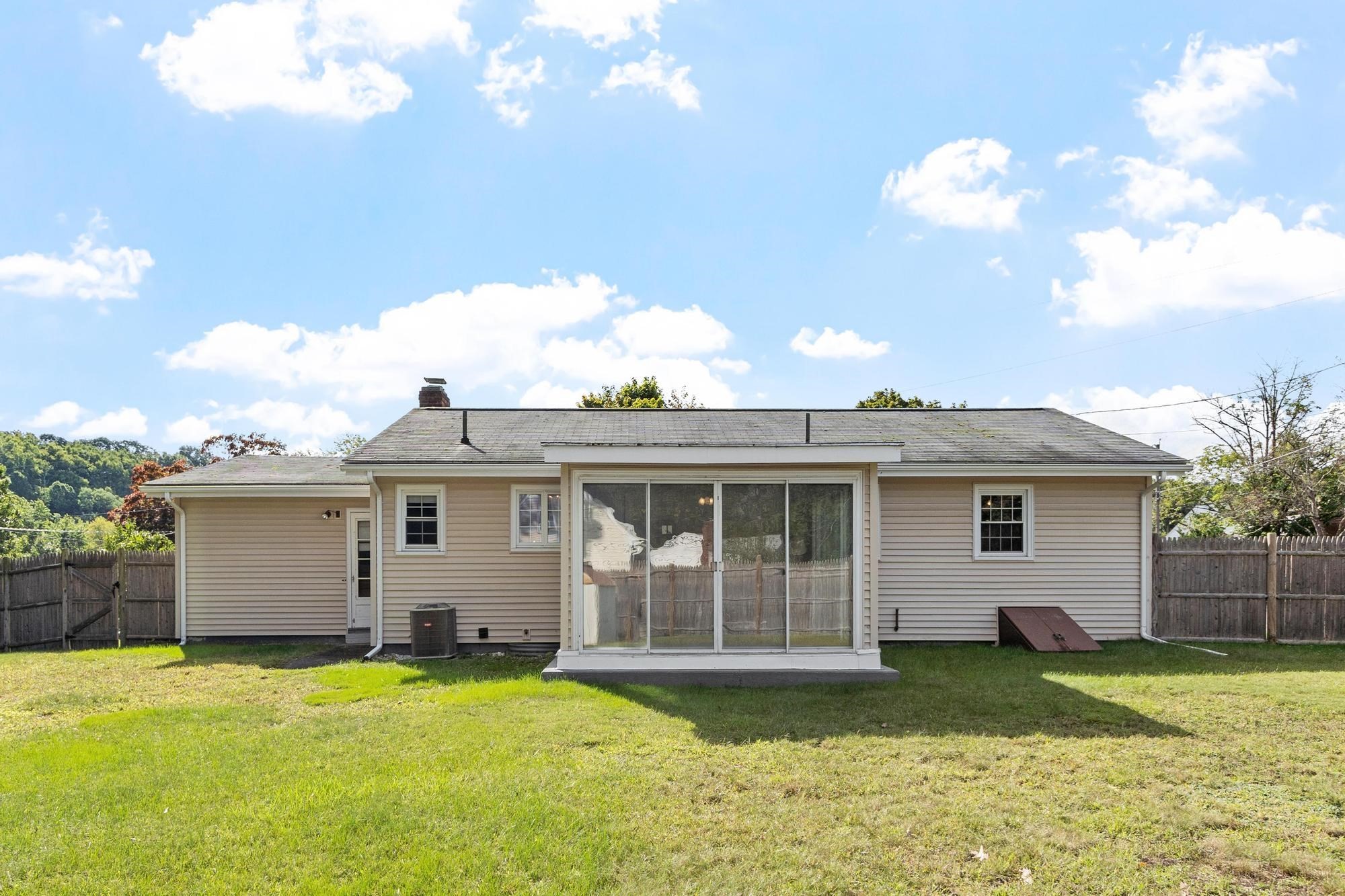 6 Fuller Dr Property Photo 2
