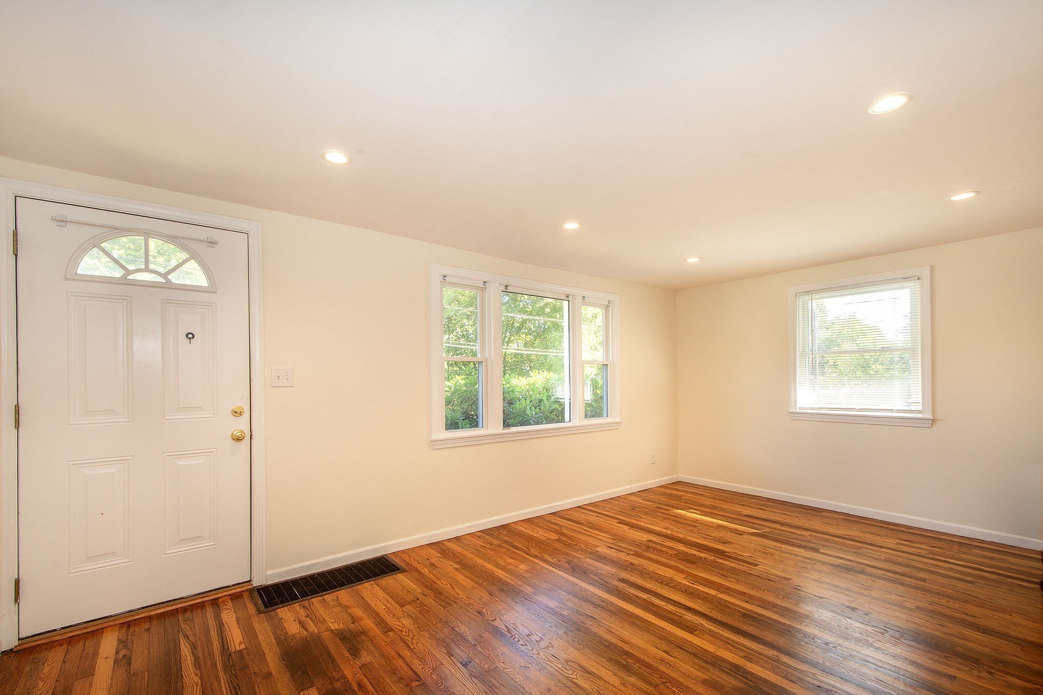 23 Courier St. Property Photo 6