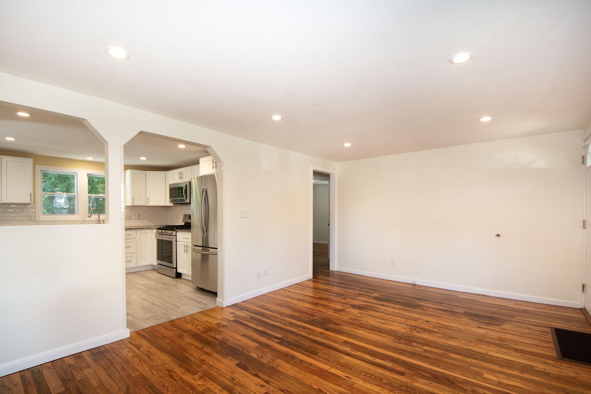 23 Courier St. Property Photo 8