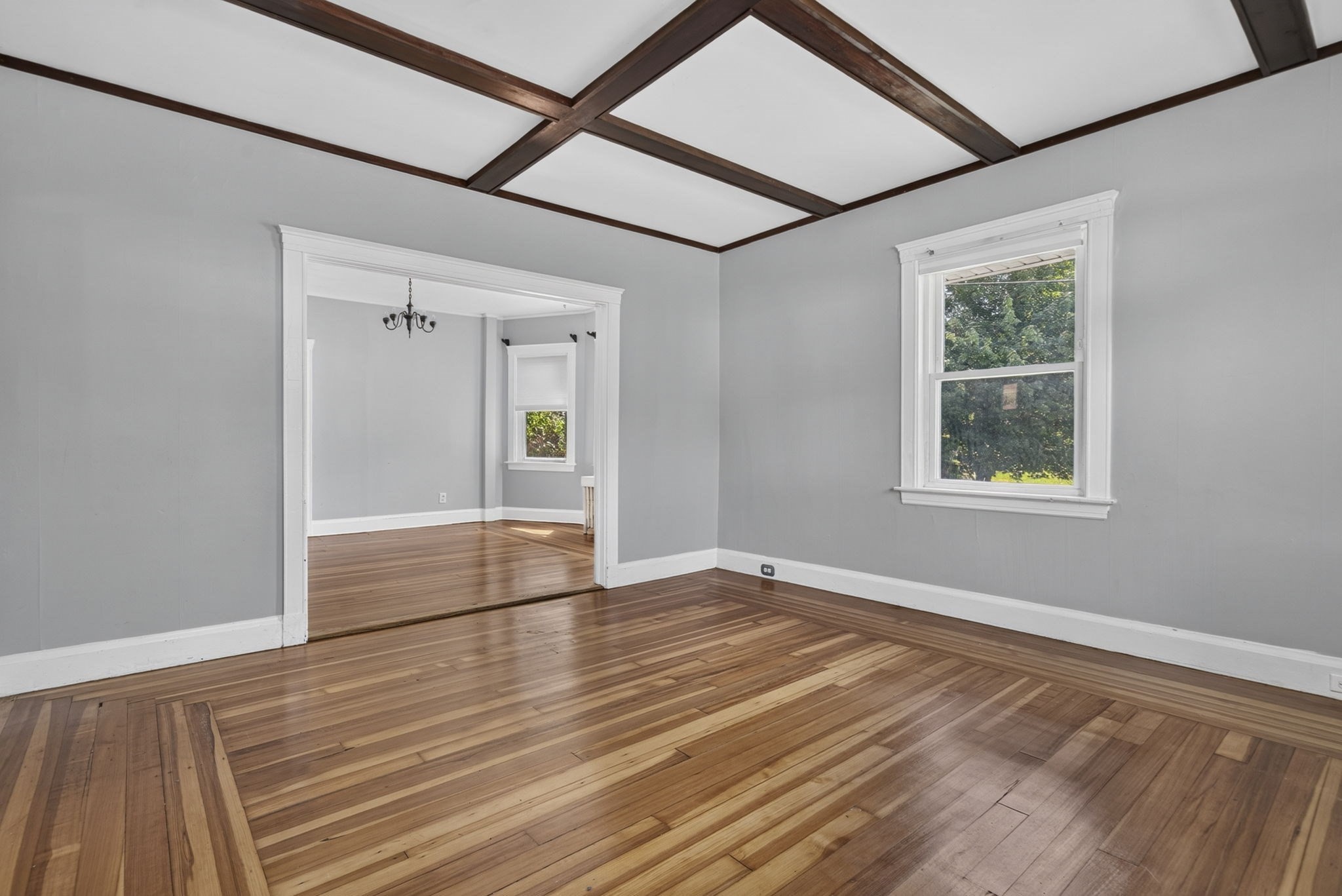 121 Oakland St Property Photo 9