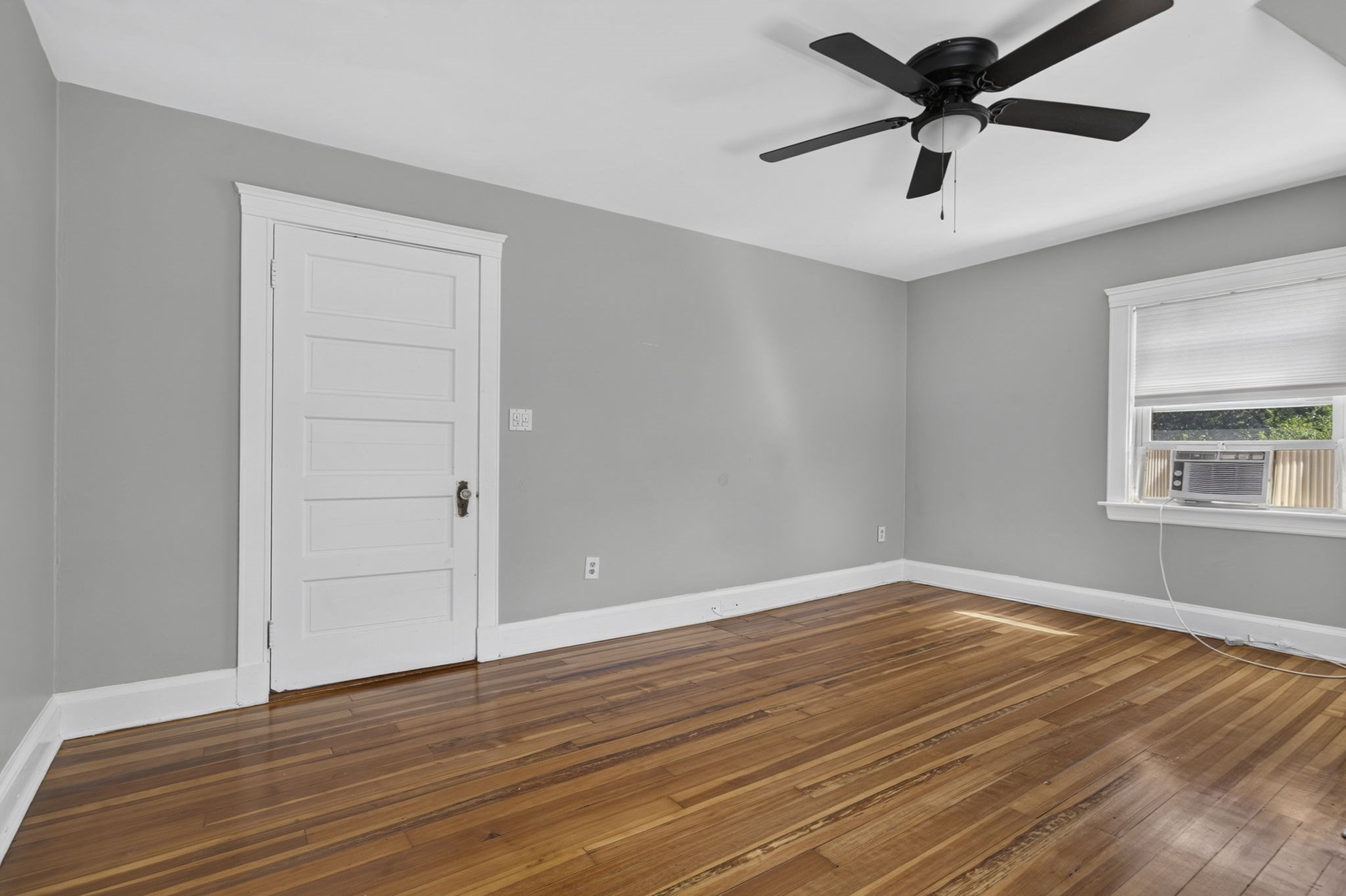 121 Oakland St Property Photo 24