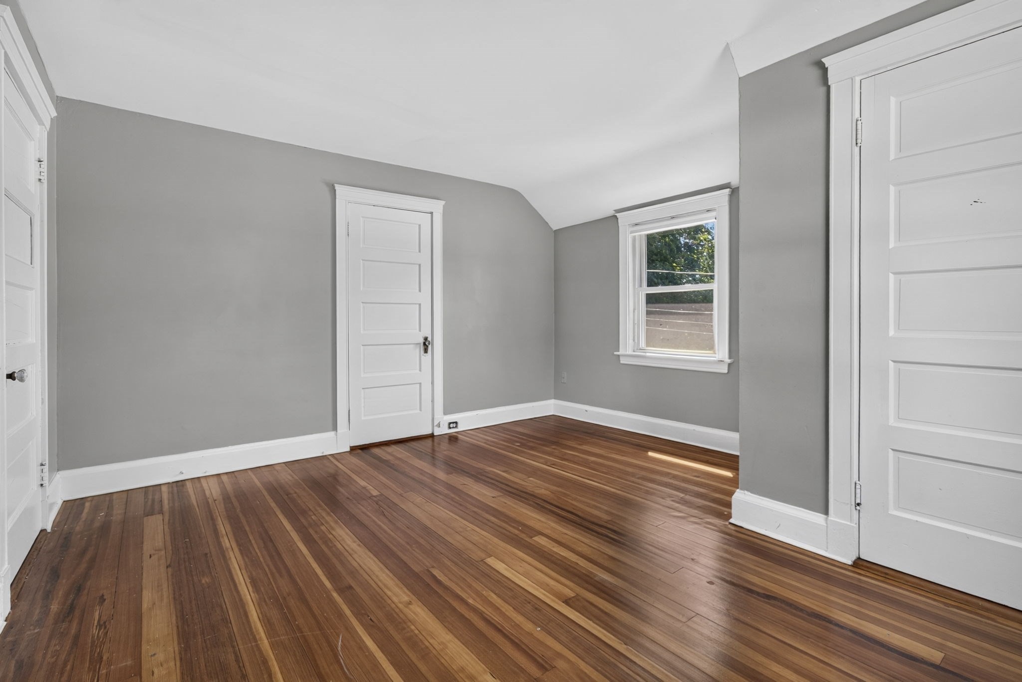 121 Oakland St Property Photo 27