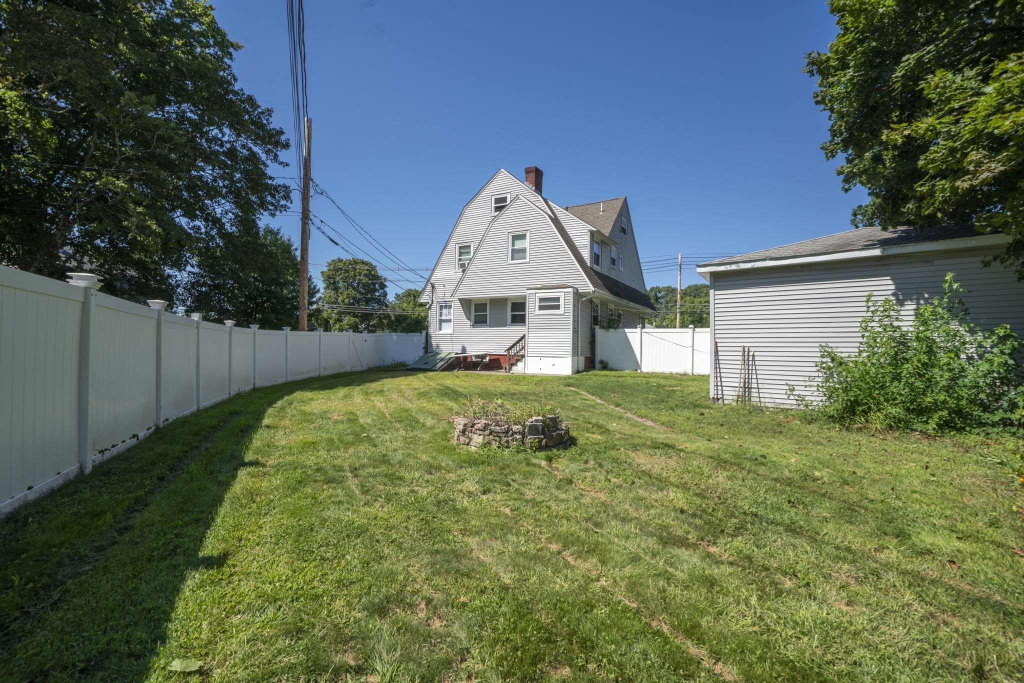 121 Oakland St Property Photo 30