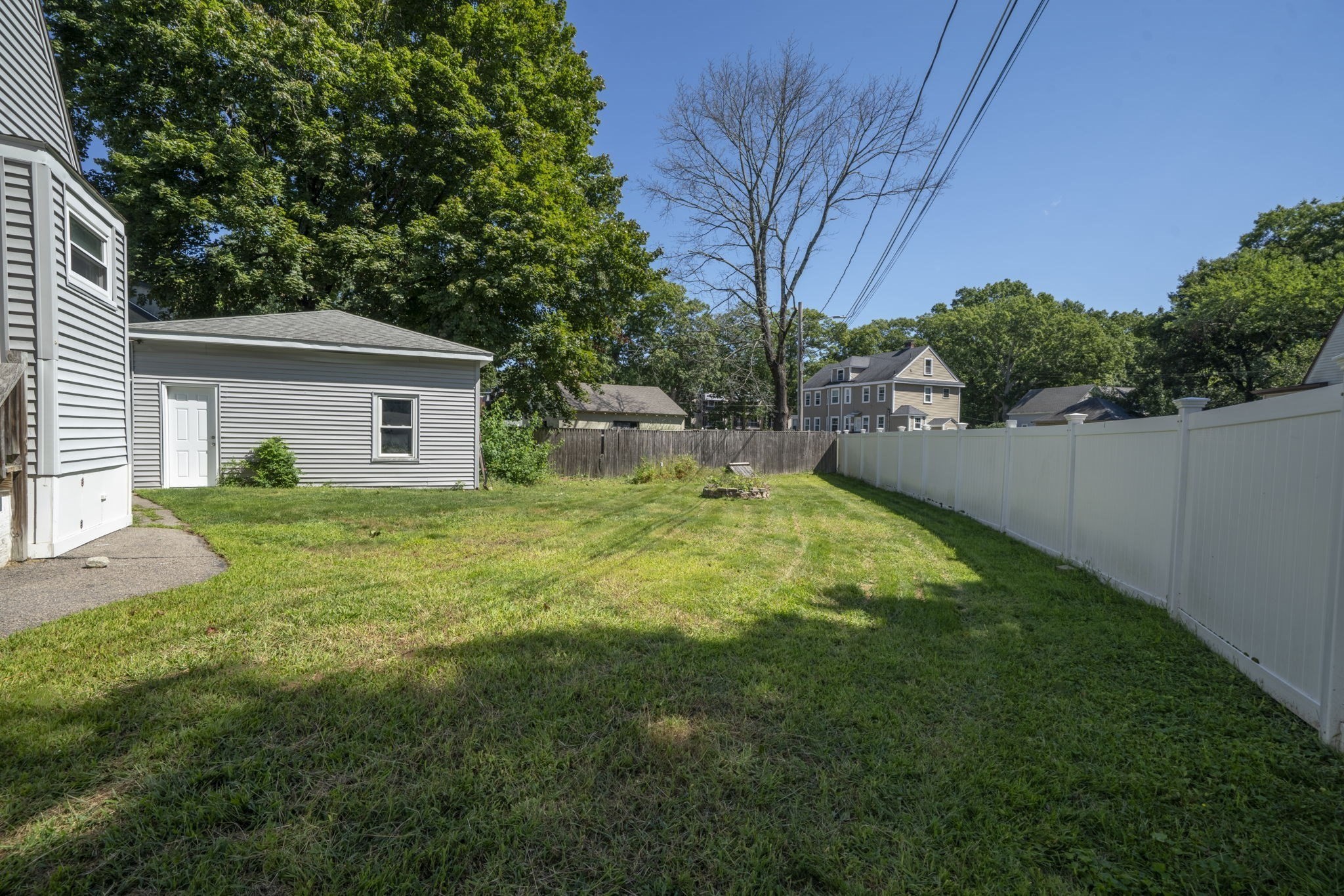 121 Oakland St Property Photo 31