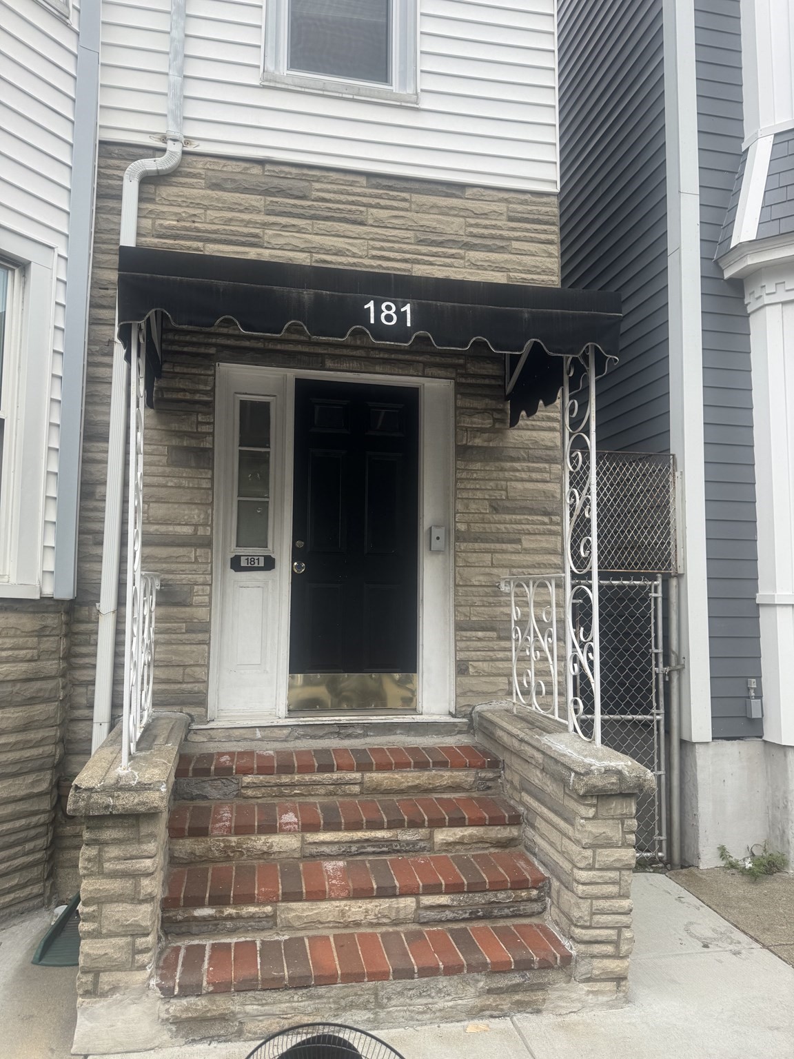 181 London Street # 3 Property Photo 1