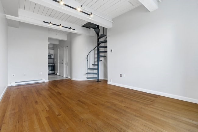 12 Stoneholm St # 616 Property Photo 3