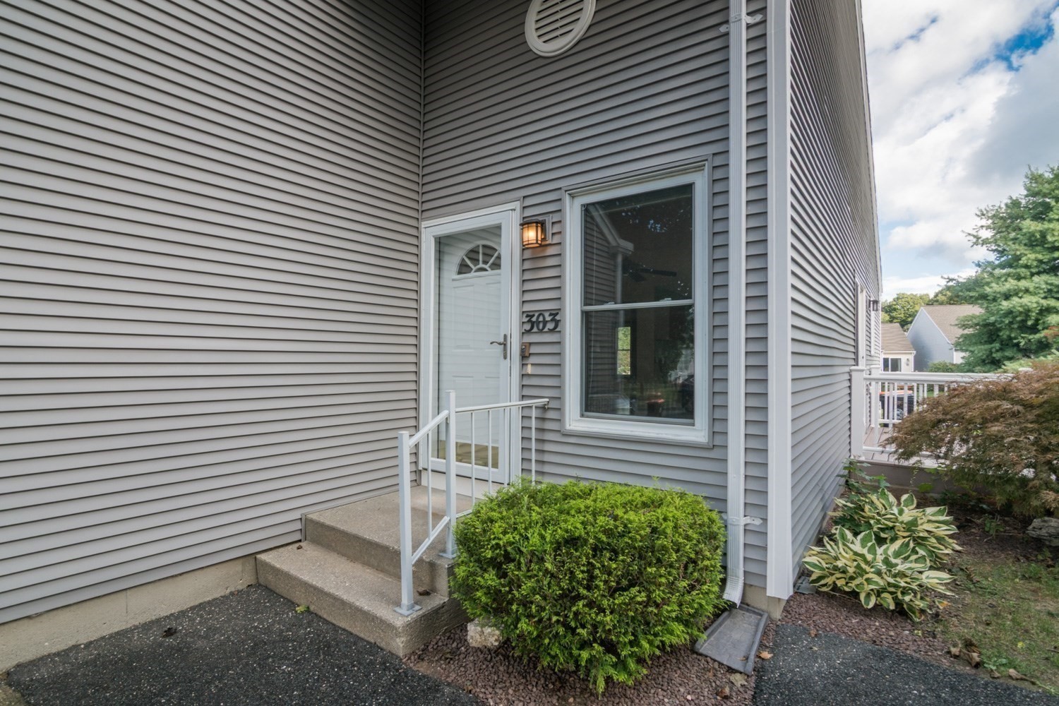 303 Alvord Pl # 303 Property Photo 2