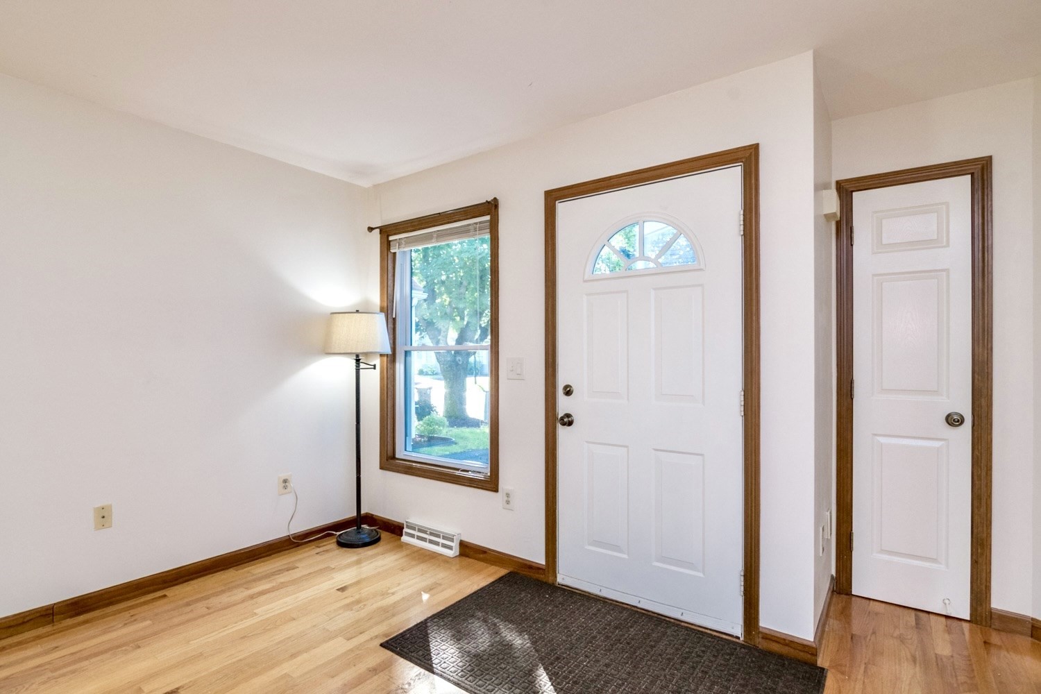 303 Alvord Pl # 303 Property Photo 3