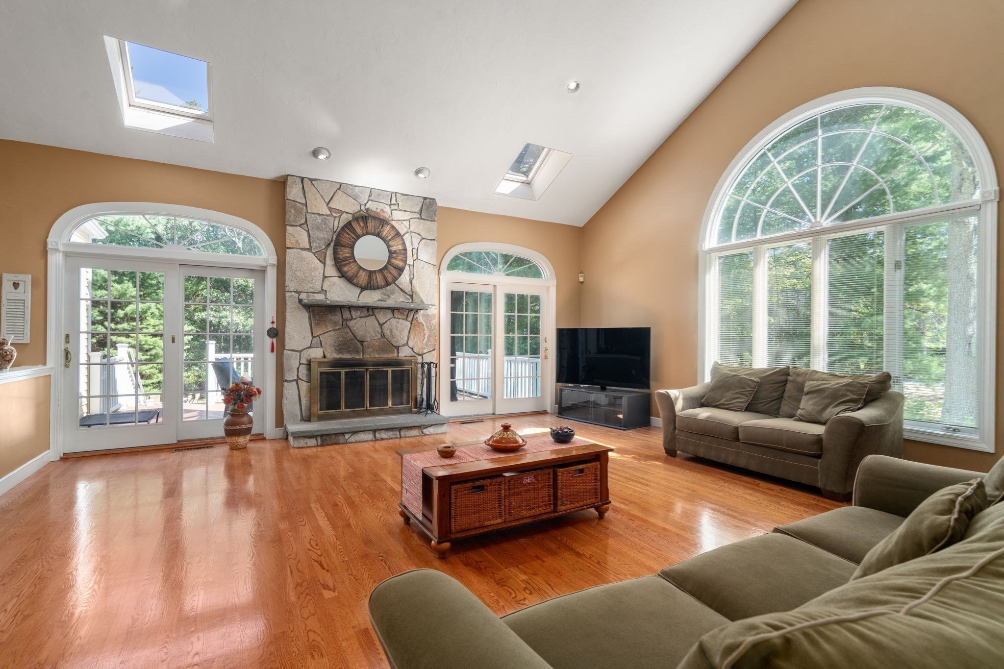 2 Sanger Cir Property Photo 7