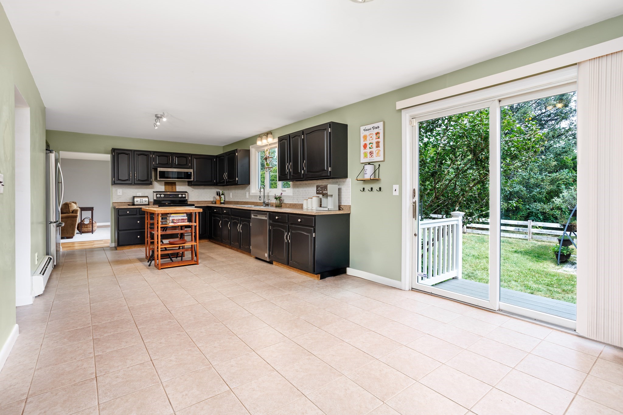 27 Lee St Property Photo 7
