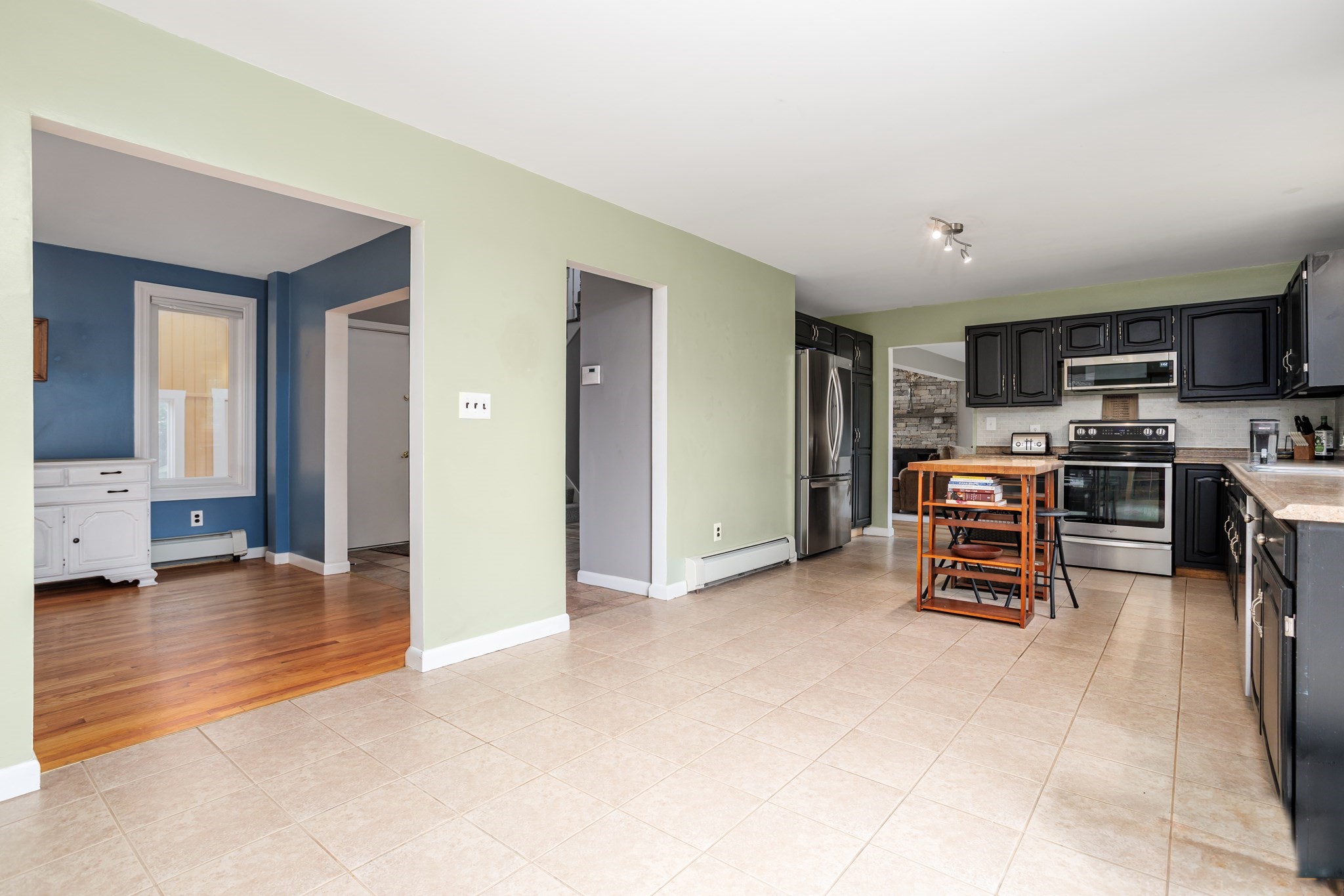 27 Lee St Property Photo 9