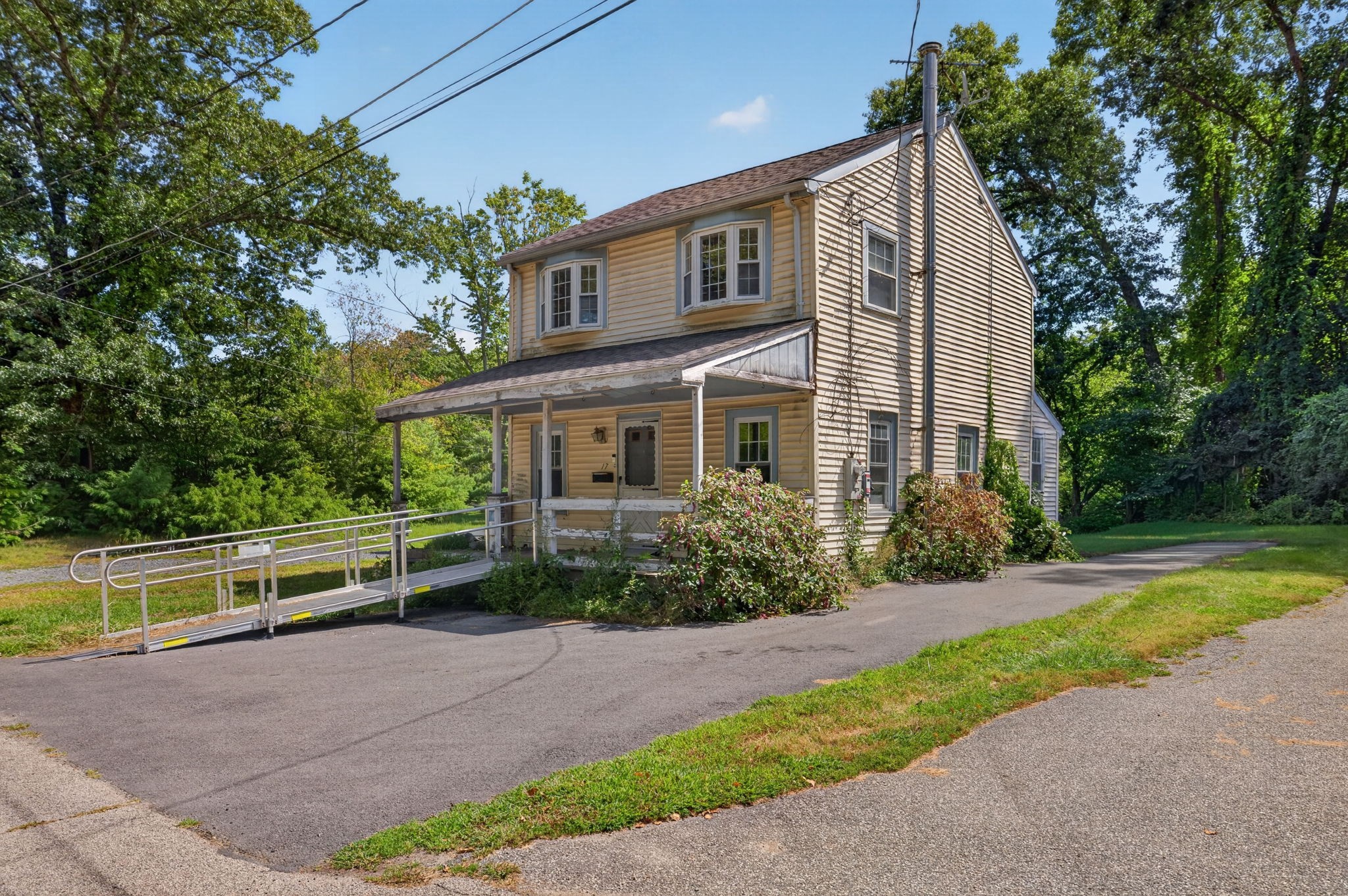 17 W Cedar Rd Property Photo 3